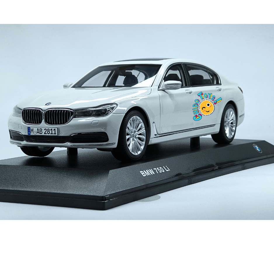 BMW 750Li G12 Dealer Edition Paragon 1:18 Mineral White apertura total - Chido Toys