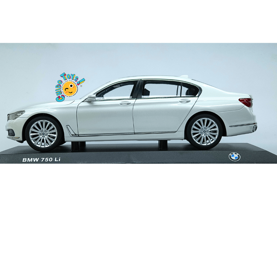BMW 750Li G12 Dealer Edition Paragon 1:18 Mineral White apertura total - Chido Toys