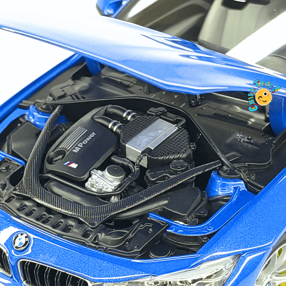 BMW M4 Coupé F82 Dealer Edition Paragon 1:18 Yas Marina Blue con apertura total - Chido Toys