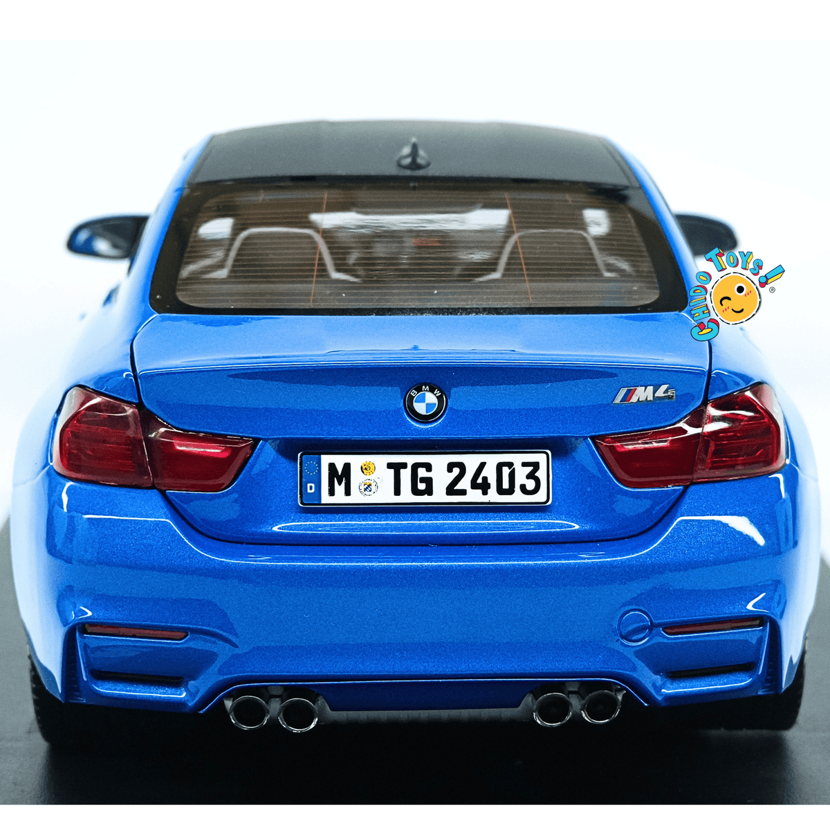 BMW M4 Coupé F82 Dealer Edition Paragon 1:18 Yas Marina Blue con apertura total - Chido Toys