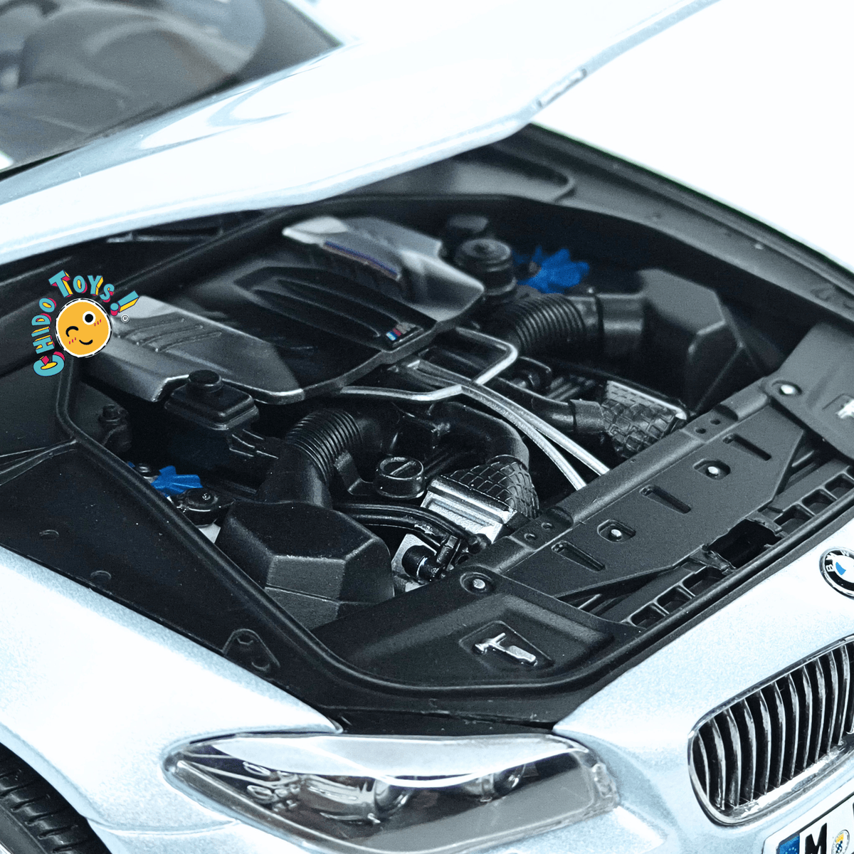 BMW M5 F10 2012 1:18 Silverstone Metallic – Edición BMW Collection - Chido Toys