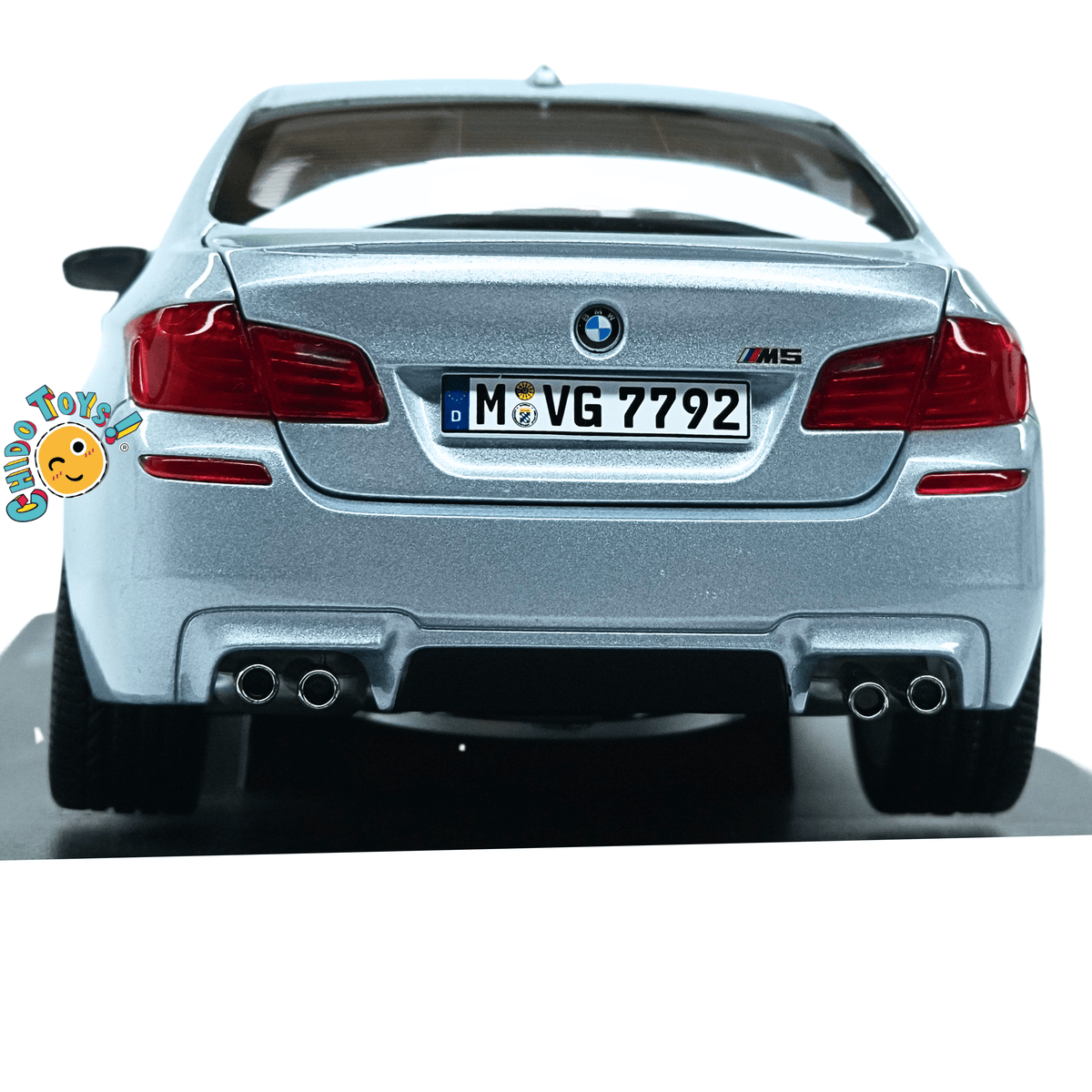 BMW M5 F10 2012 1:18 Silverstone Metallic – Edición BMW Collection - Chido Toys