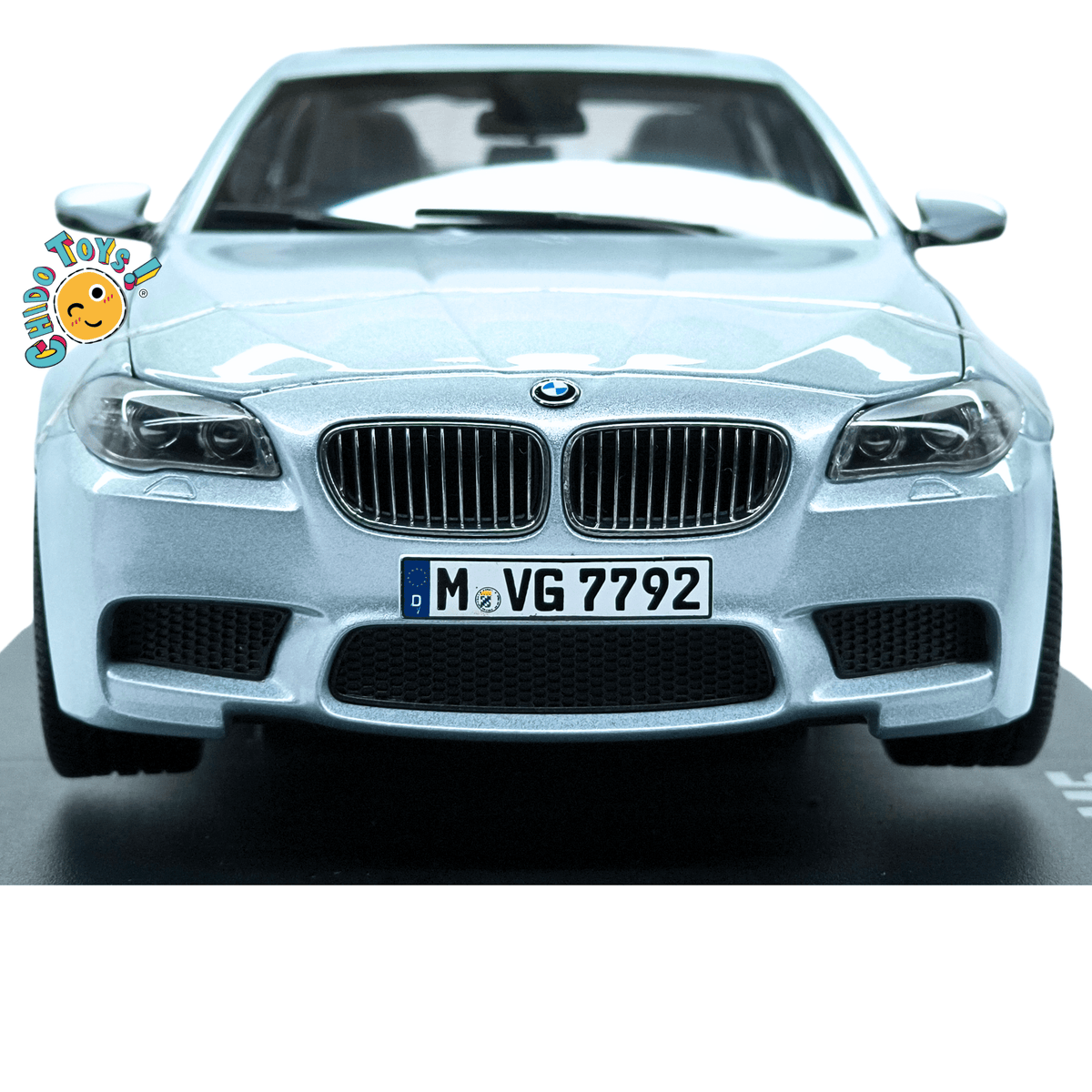 BMW M5 F10 2012 1:18 Silverstone Metallic – Edición BMW Collection - Chido Toys