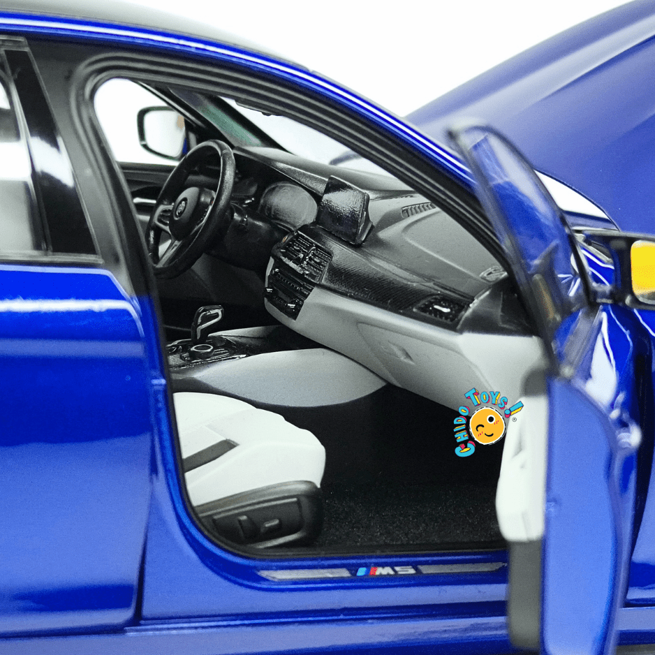 BMW M5 F90 Norev Dealer Edition 1:18 Marina Bay Blue apertura total - Chido Toys