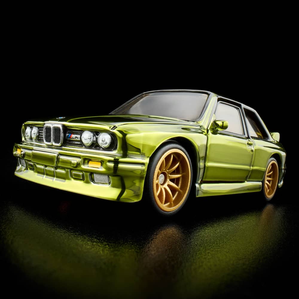 Hot Wheels RLC BMW M3 E30 1991 1:64 verde Spectraflame, Real Riders dorados, puertas abatibles y capelo acrílico.
