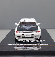 Cargar imagen en el visor de la galería, Auto a escala marca Inno64, GT-R R32 conmemorativo Bruce Lee
