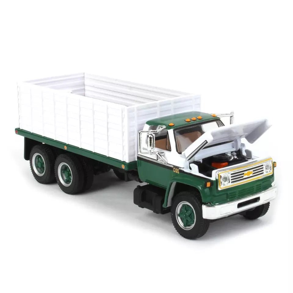 Camión a escala marca DCP Modelo Chevrolet C65 Tandem Axle - Chido Toys