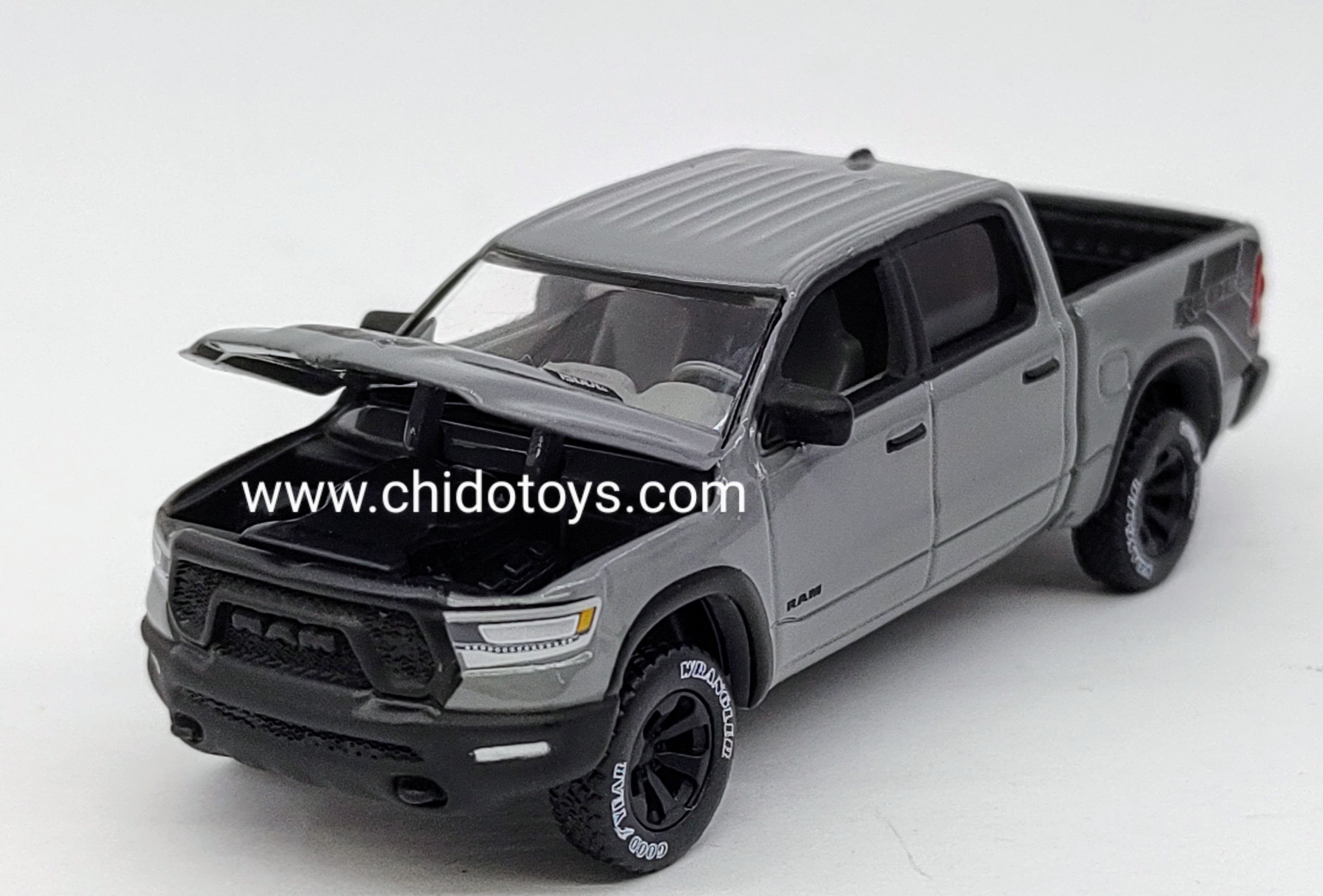 Camioneta a escala marca AutoWorld, Model RAM 1500 Rebel 2023 - Chido Toys