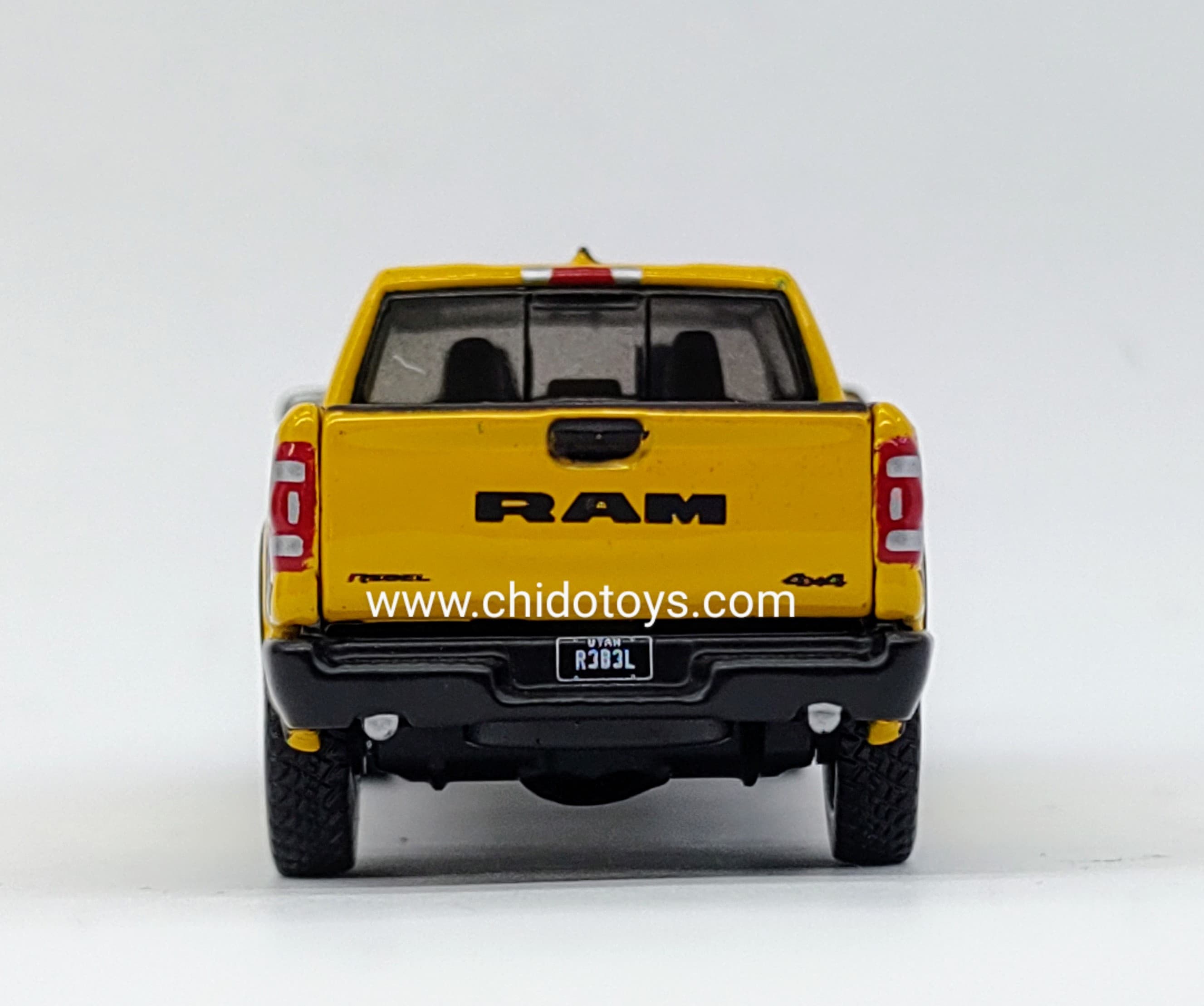 Camioneta a escala marca AutoWorld, Model RAM 1500 Rebel 2023 - Chido Toys