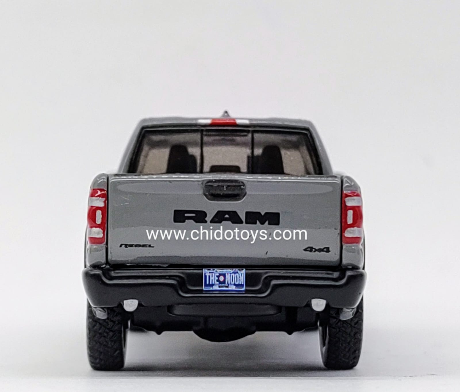 Camioneta a escala marca AutoWorld, Model RAM 1500 Rebel 2023 - Chido Toys