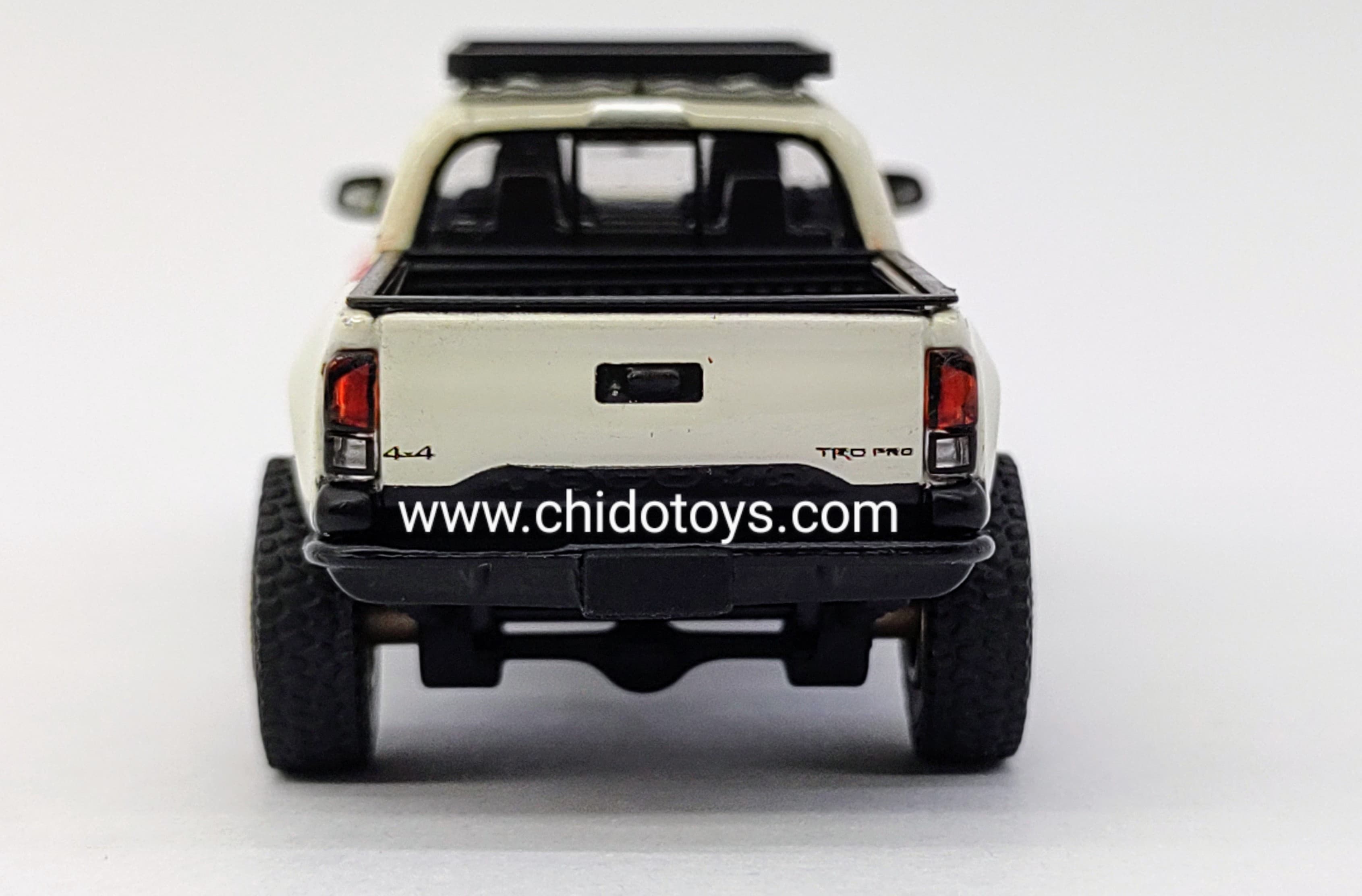 Camioneta a escala marca GCD, Modelo Toyota Tacoma Jurassic - Chido Toys