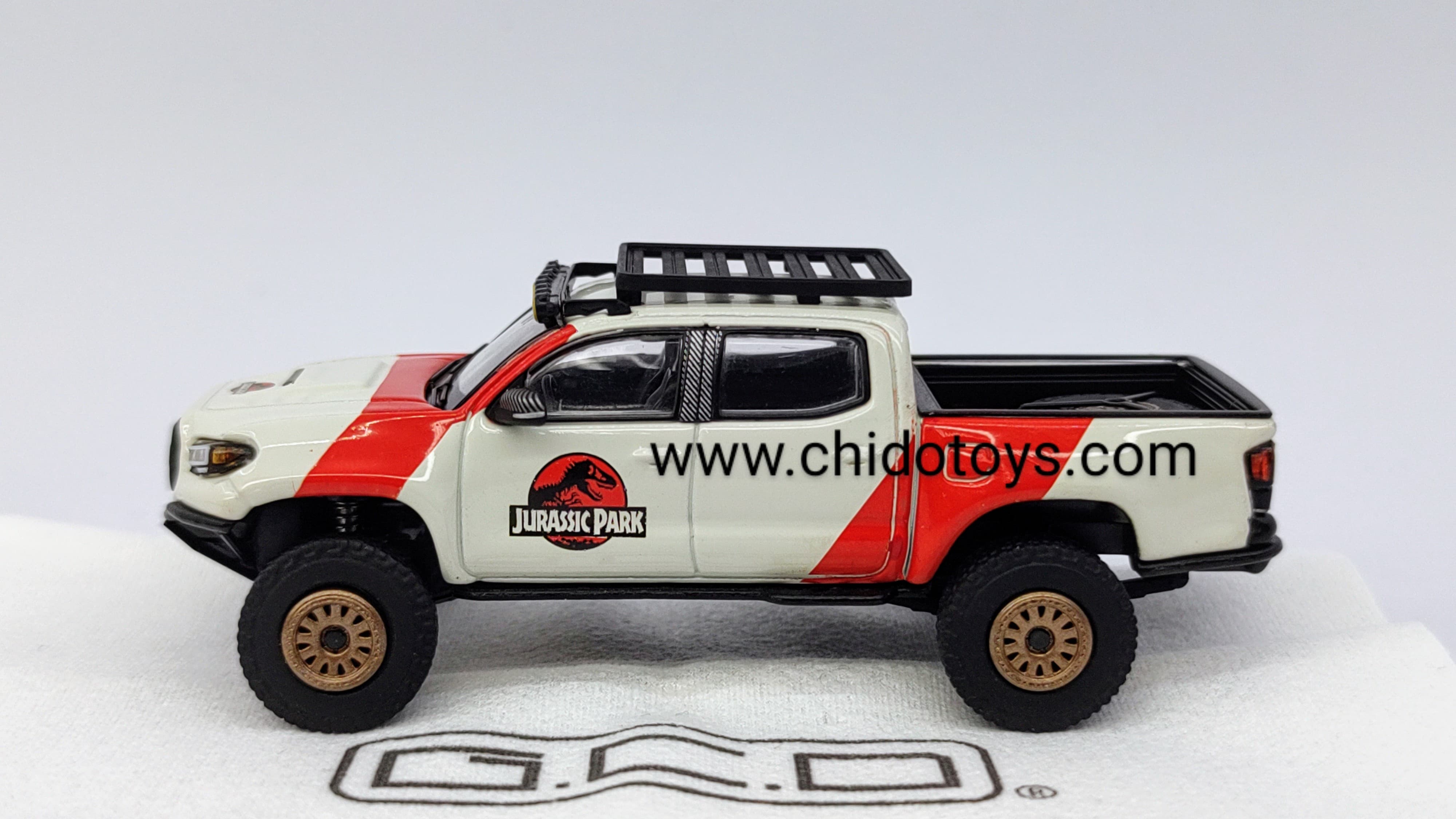 Camioneta a escala marca GCD, Modelo Toyota Tacoma Jurassic - Chido Toys