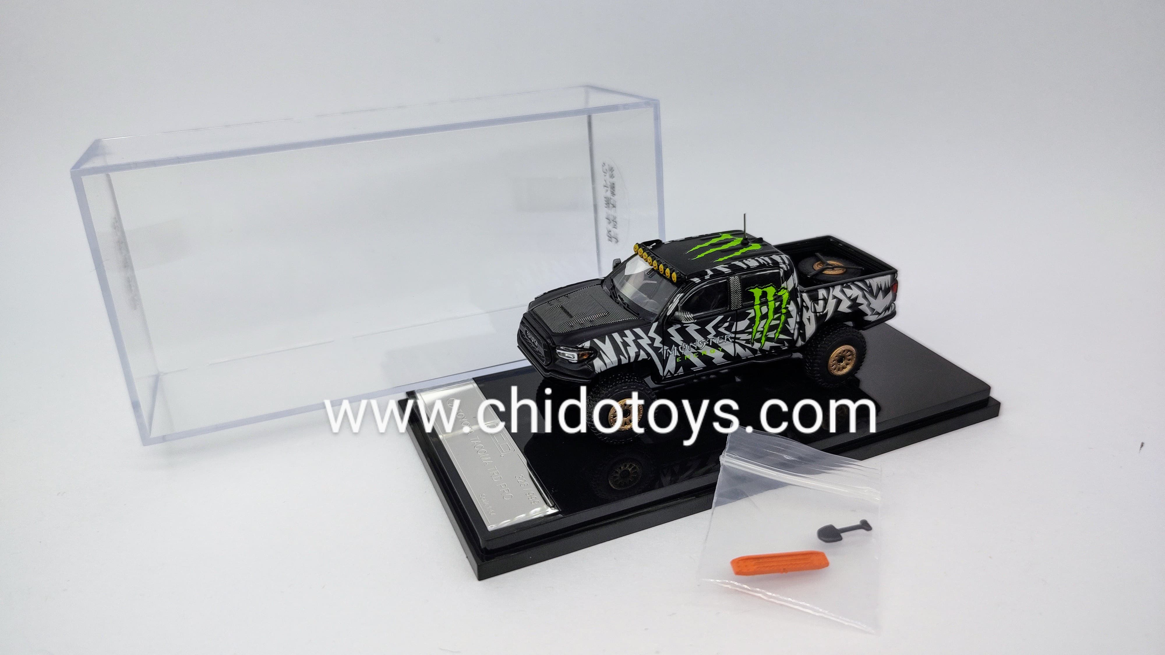 Camioneta a escala marca GCD, Modelo Toyota Tacoma Monster. - Chido Toys