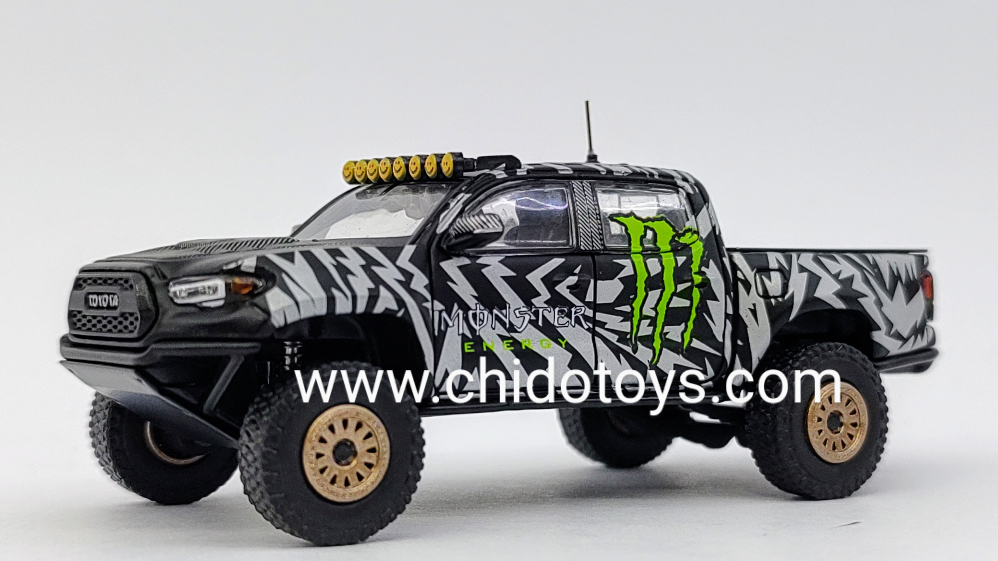 Camioneta a escala marca GCD, Modelo Toyota Tacoma Monster. - Chido Toys