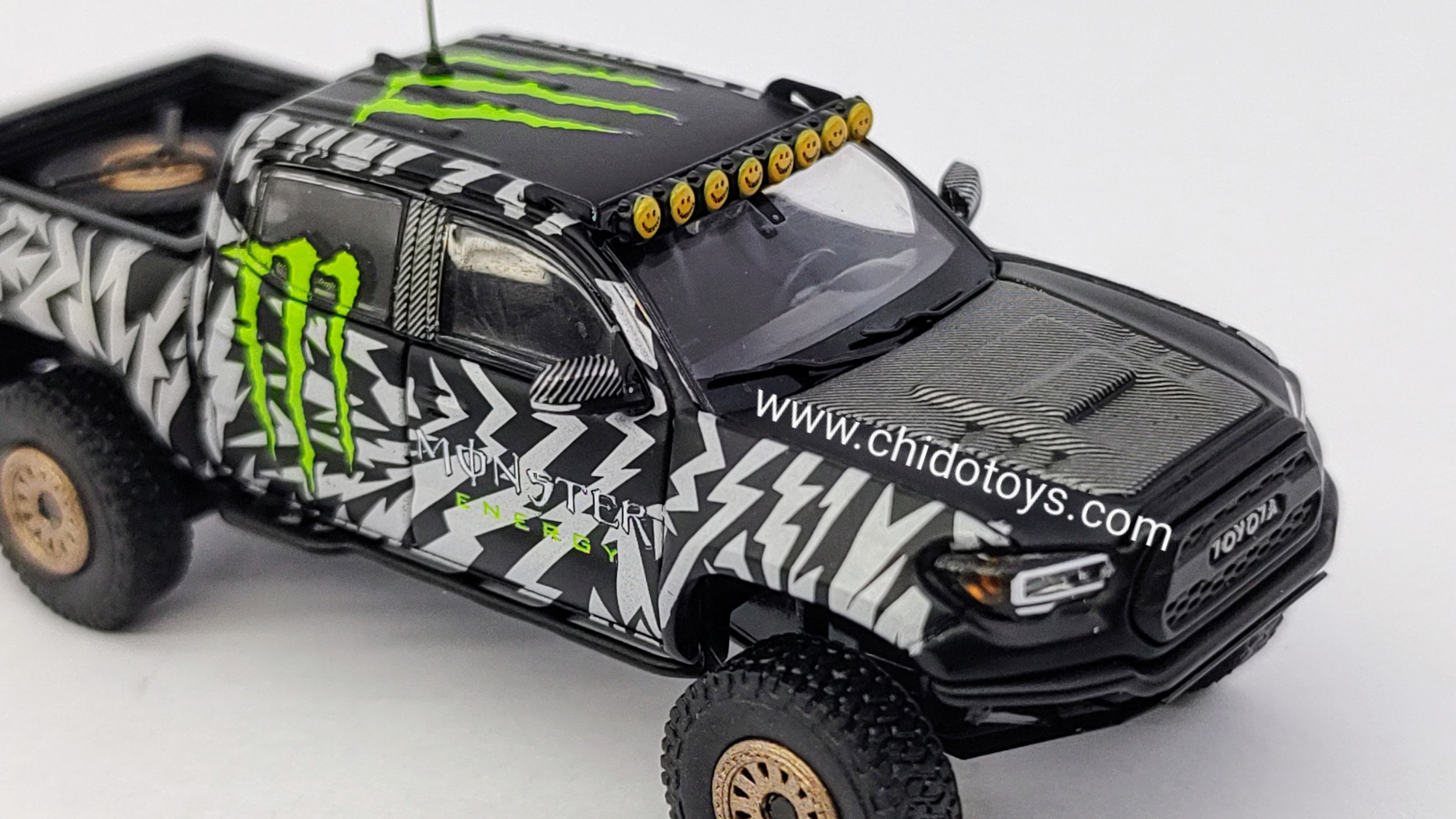 Camioneta a escala marca GCD, Modelo Toyota Tacoma Monster. - Chido Toys