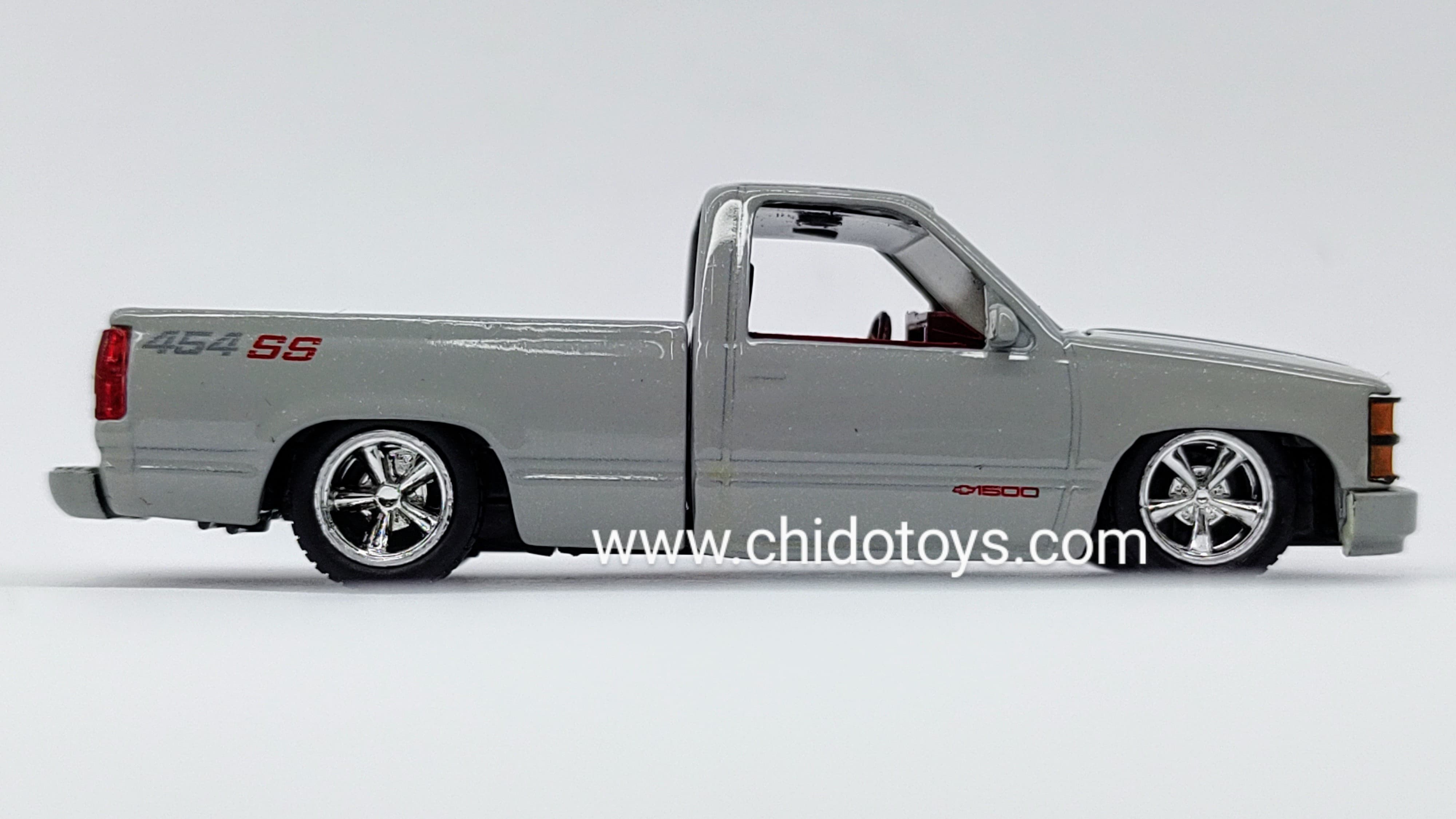 Camioneta a escala marca M2, Modelo Chevrolet C1500 SS 454 1991. - Chido Toys