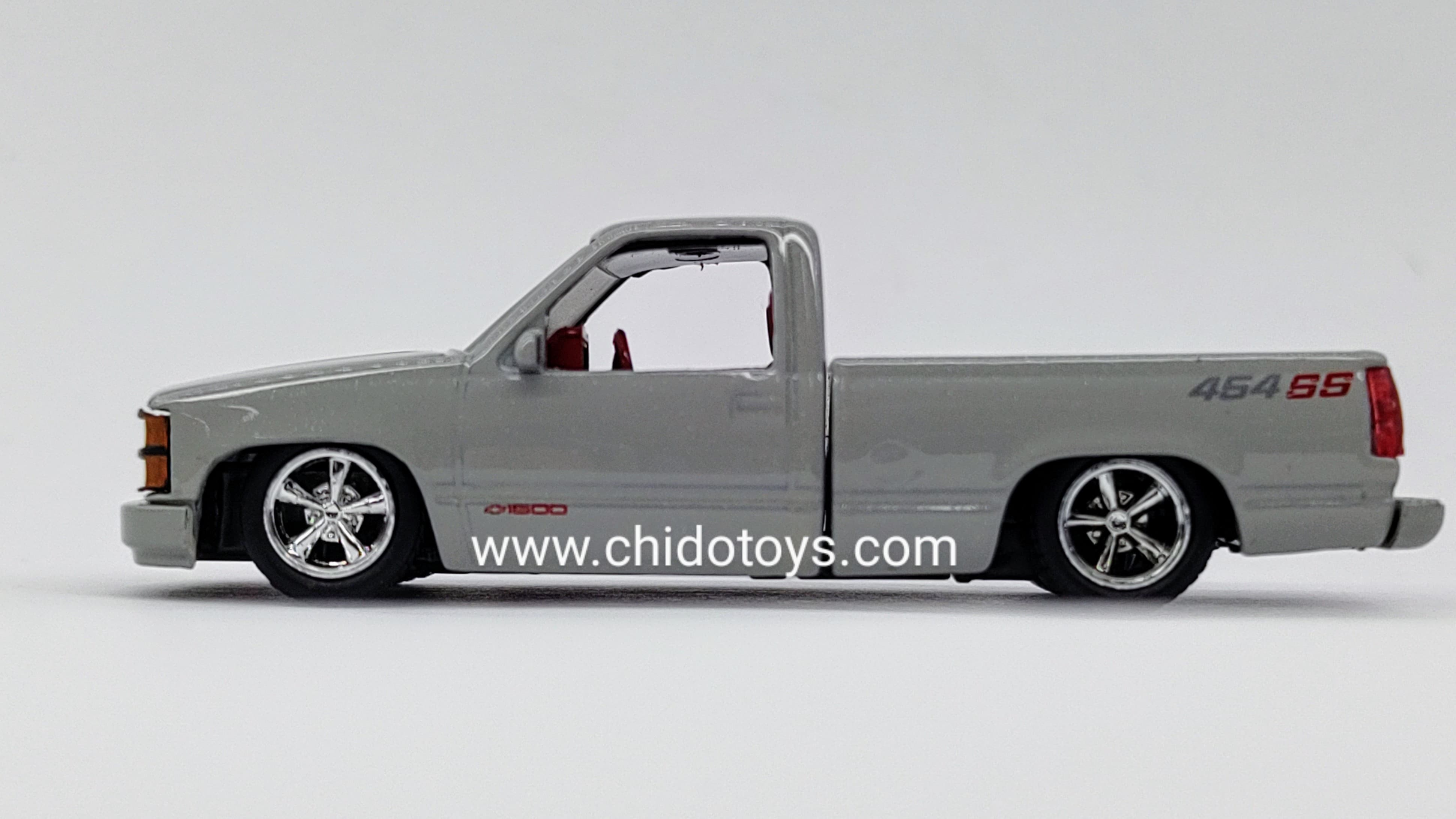 Camioneta a escala marca M2, Modelo Chevrolet C1500 SS 454 1991. - Chido Toys