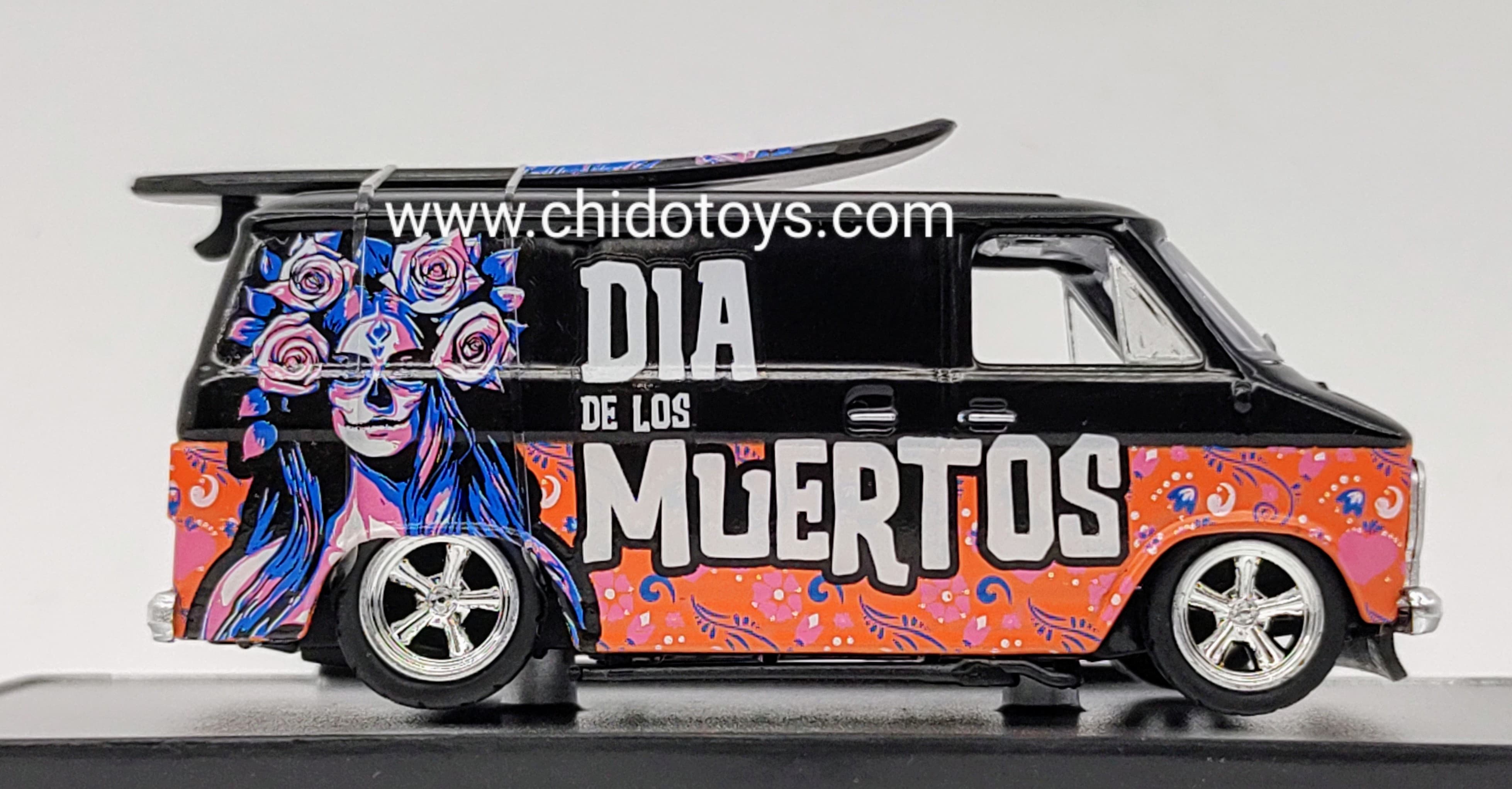 Camioneta a escala marca M2, Modelo Chevrolet Van G10 1971 - Chido Toys