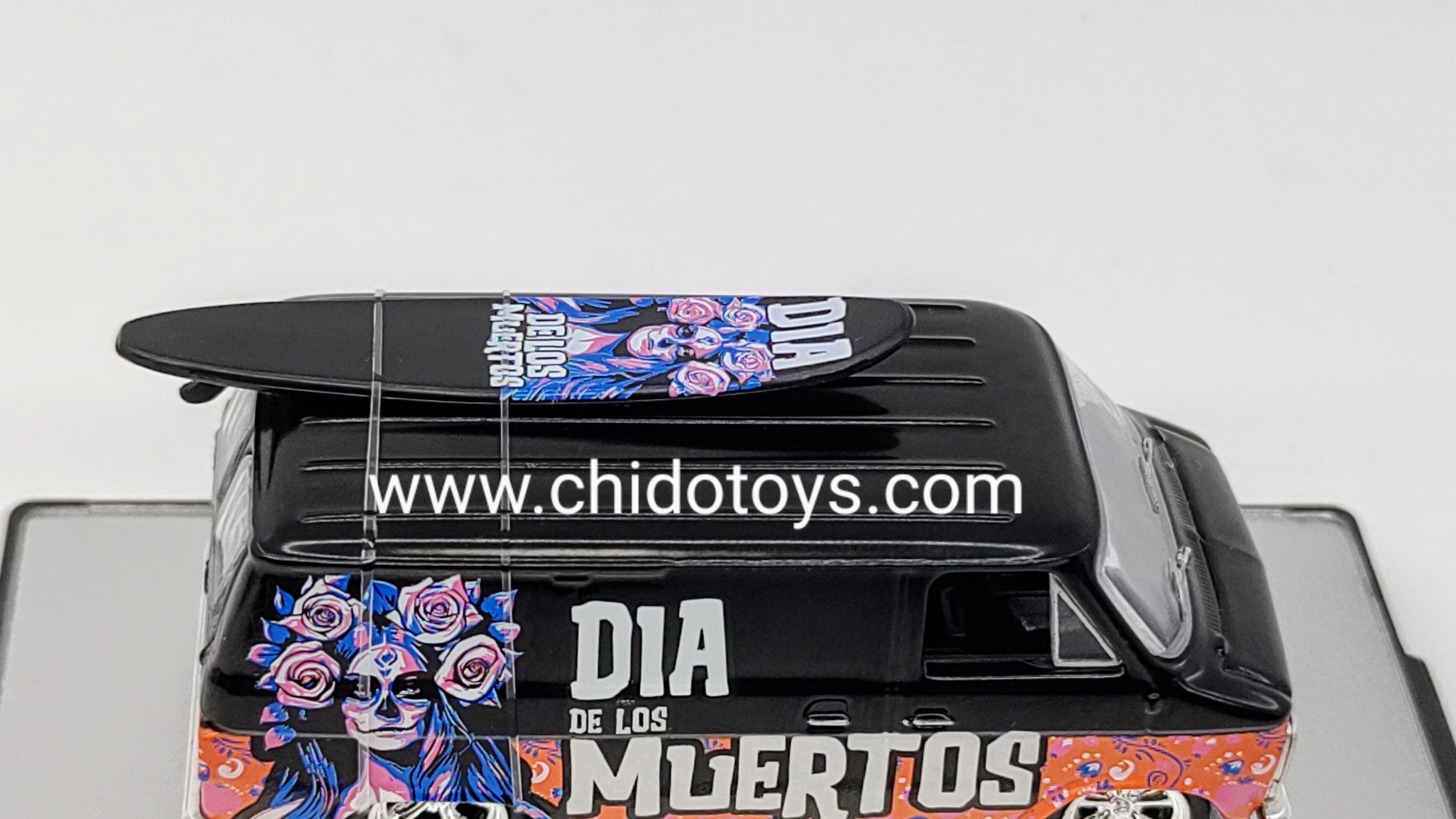 Camioneta a escala marca M2, Modelo Chevrolet Van G10 1971 - Chido Toys