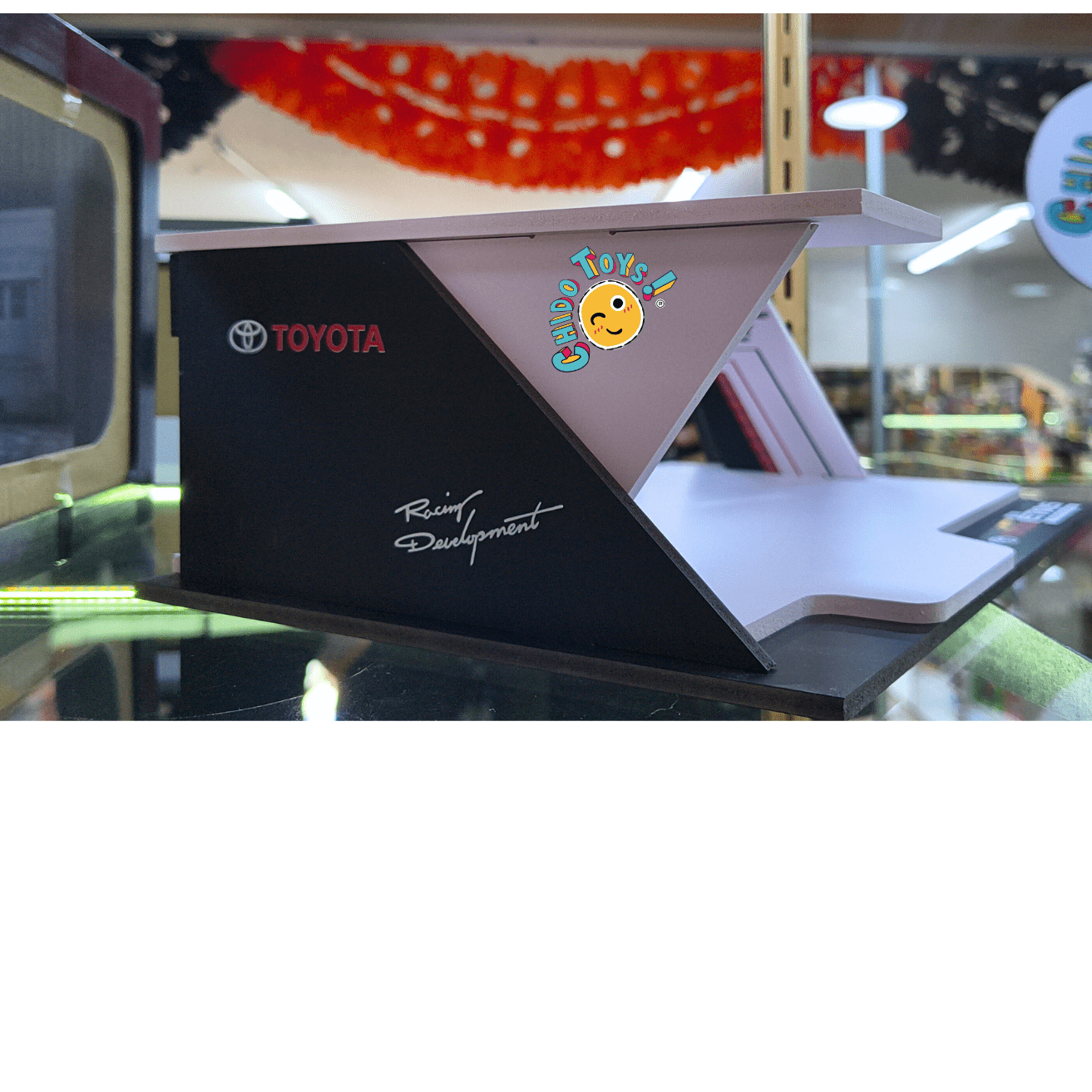 Chido Toys diorama showroom 1:64 con LED 2 AA estilo agencia - Chido Toys