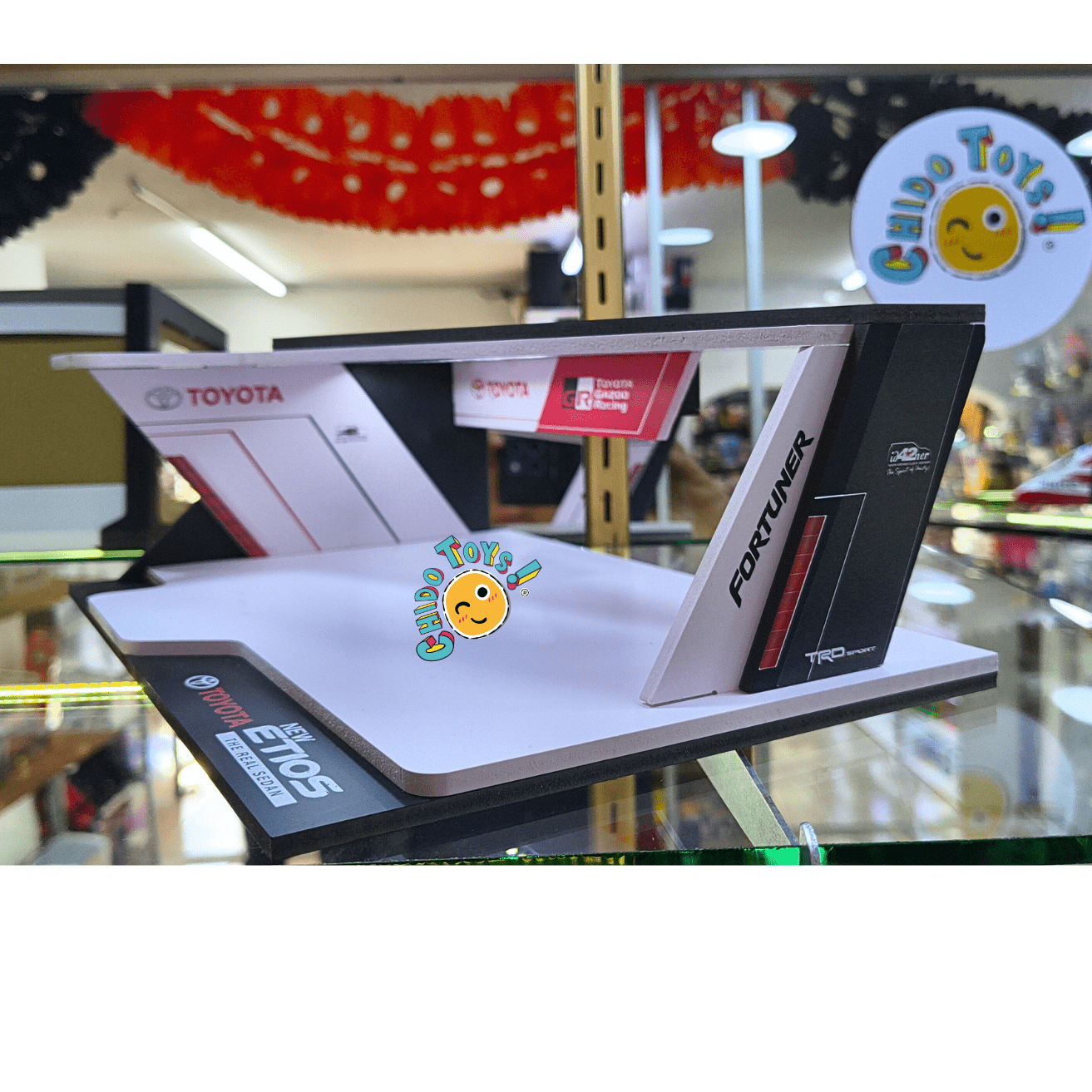 Chido Toys diorama showroom 1:64 con LED 2 AA estilo agencia - Chido Toys