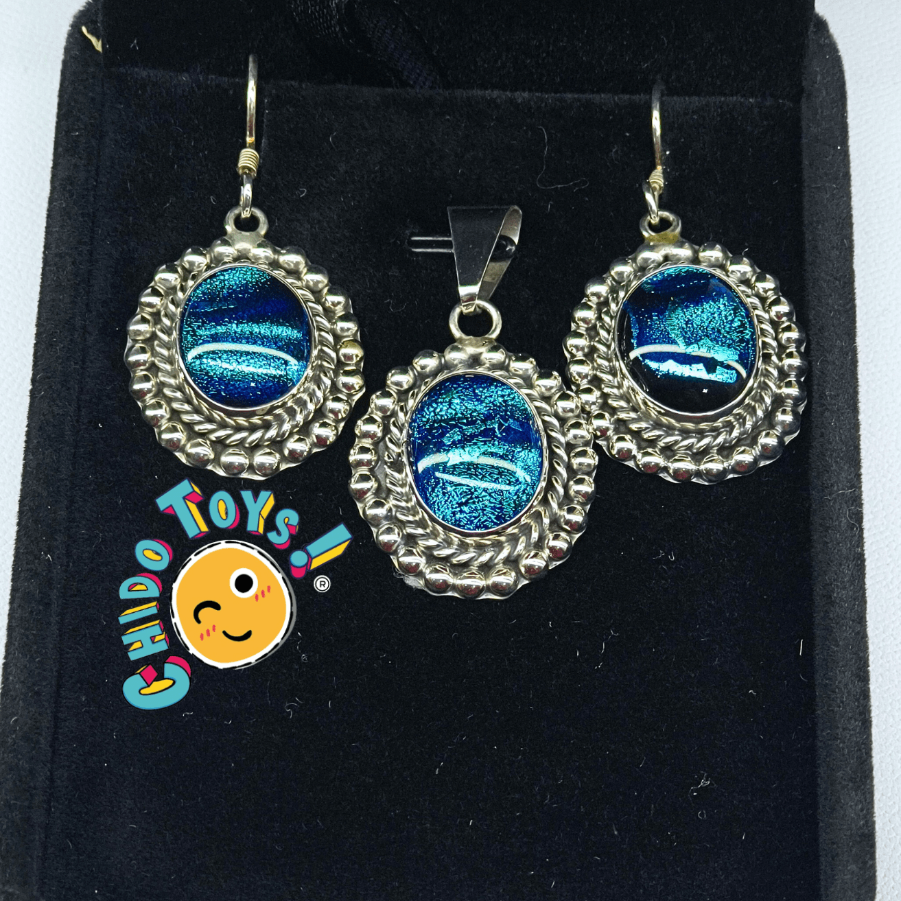 Conjunto en Plata .925 con Piedra Dicroica Natural – Hecho en México, Incluye Estuche de Terciopelo Negro - Chido Toys