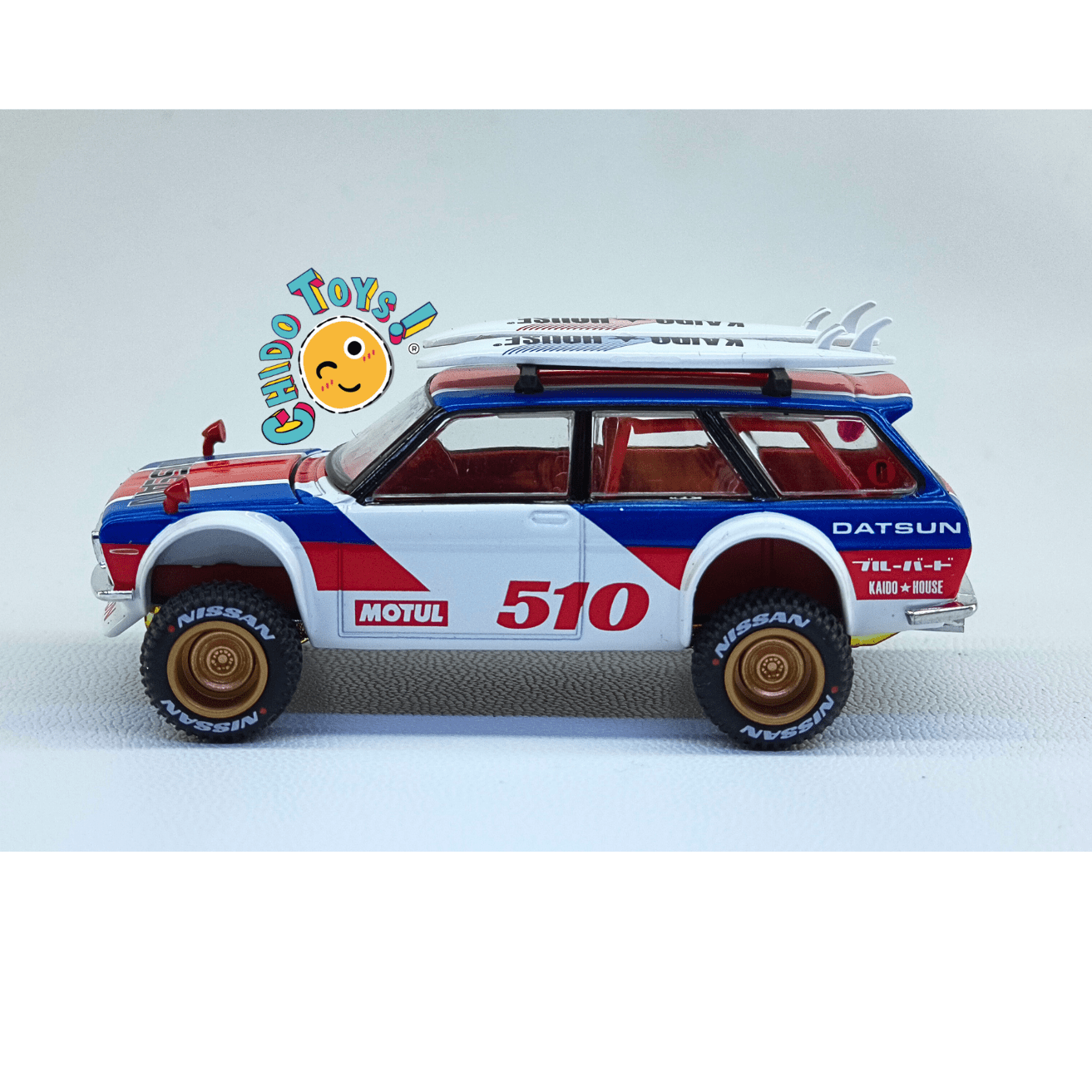 Datsun 510 Wagon 4x4 Surf Safari V1 CHASE – Kaido House 044 x Mini GT, Escala 1/64 - Chido Toys