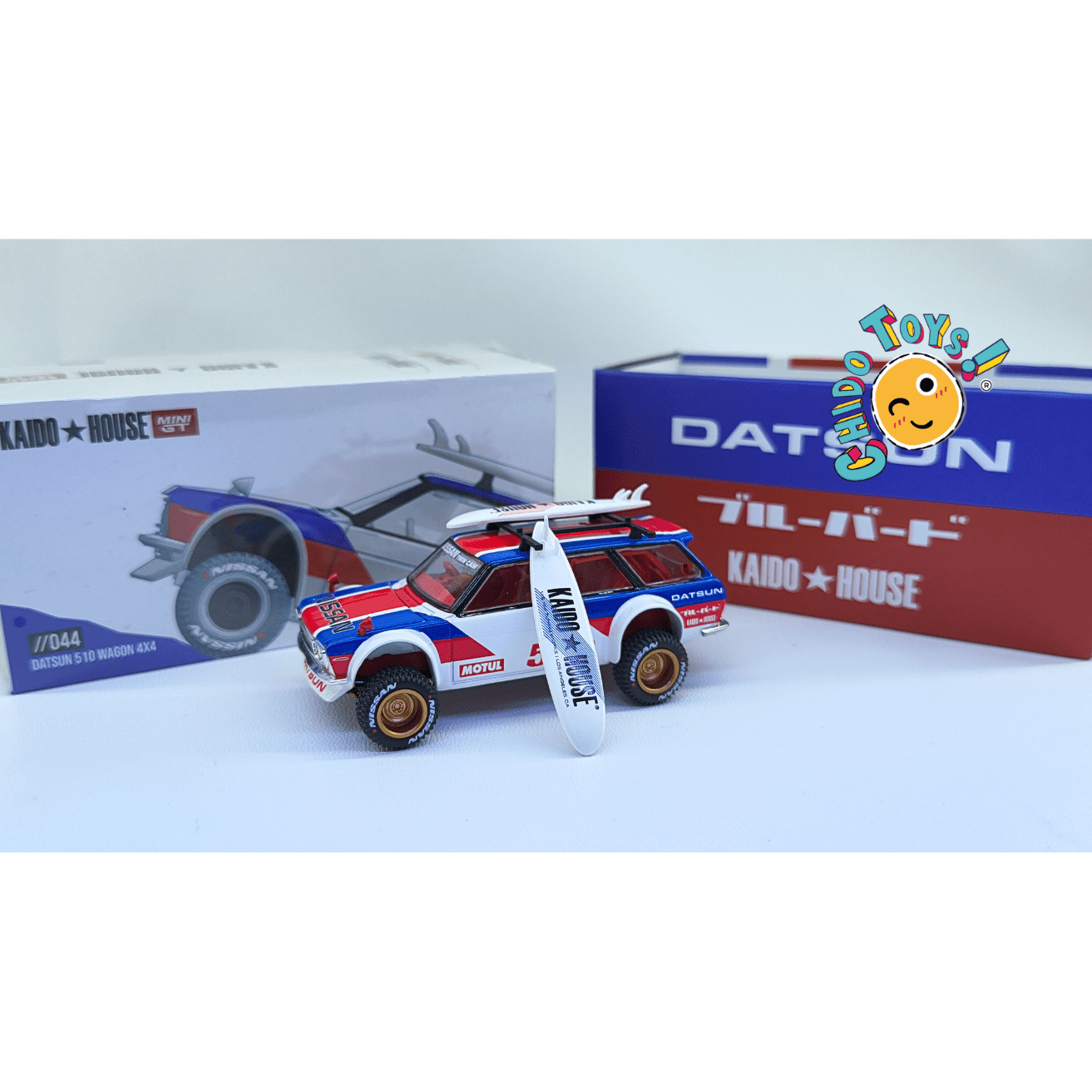 Datsun 510 Wagon 4x4 Surf Safari V1 CHASE – Kaido House 044 x Mini GT, Escala 1/64 - Chido Toys