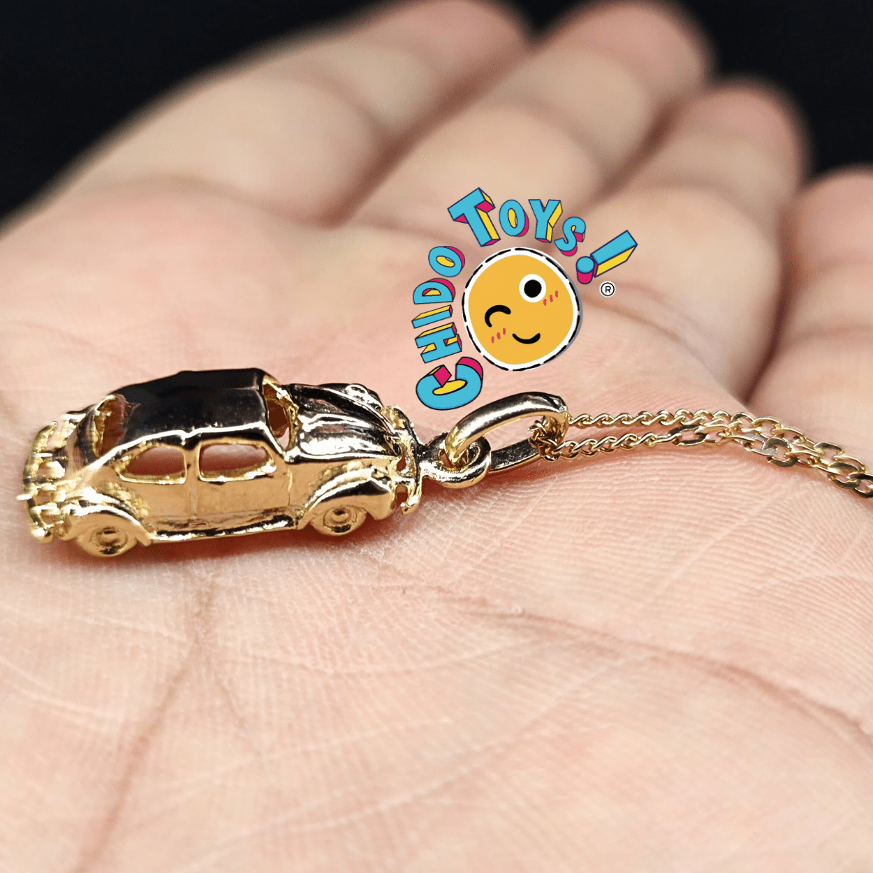Dije Vocho en Oro Laminado con Cadena Veneziana – Regalo Ideal para Amantes del Auto Clásico - Chido Toys