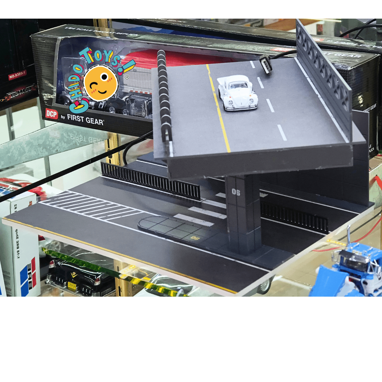 Diorama Viaducto Urbano Premium con Iluminación LED – Escala 1:64 - Chido Toys