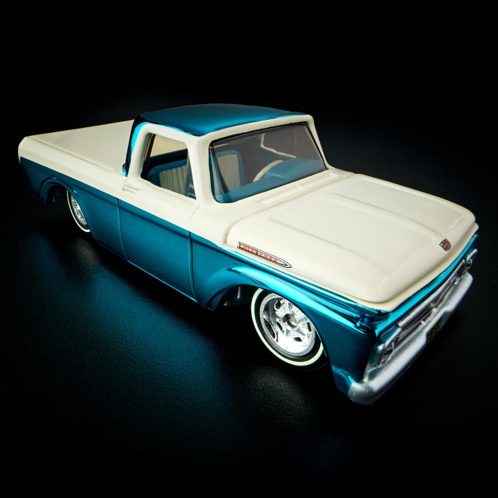 Hot Wheels RLC 1962 Ford F100 1:64 Spectraflame Aqua con cofre abatible