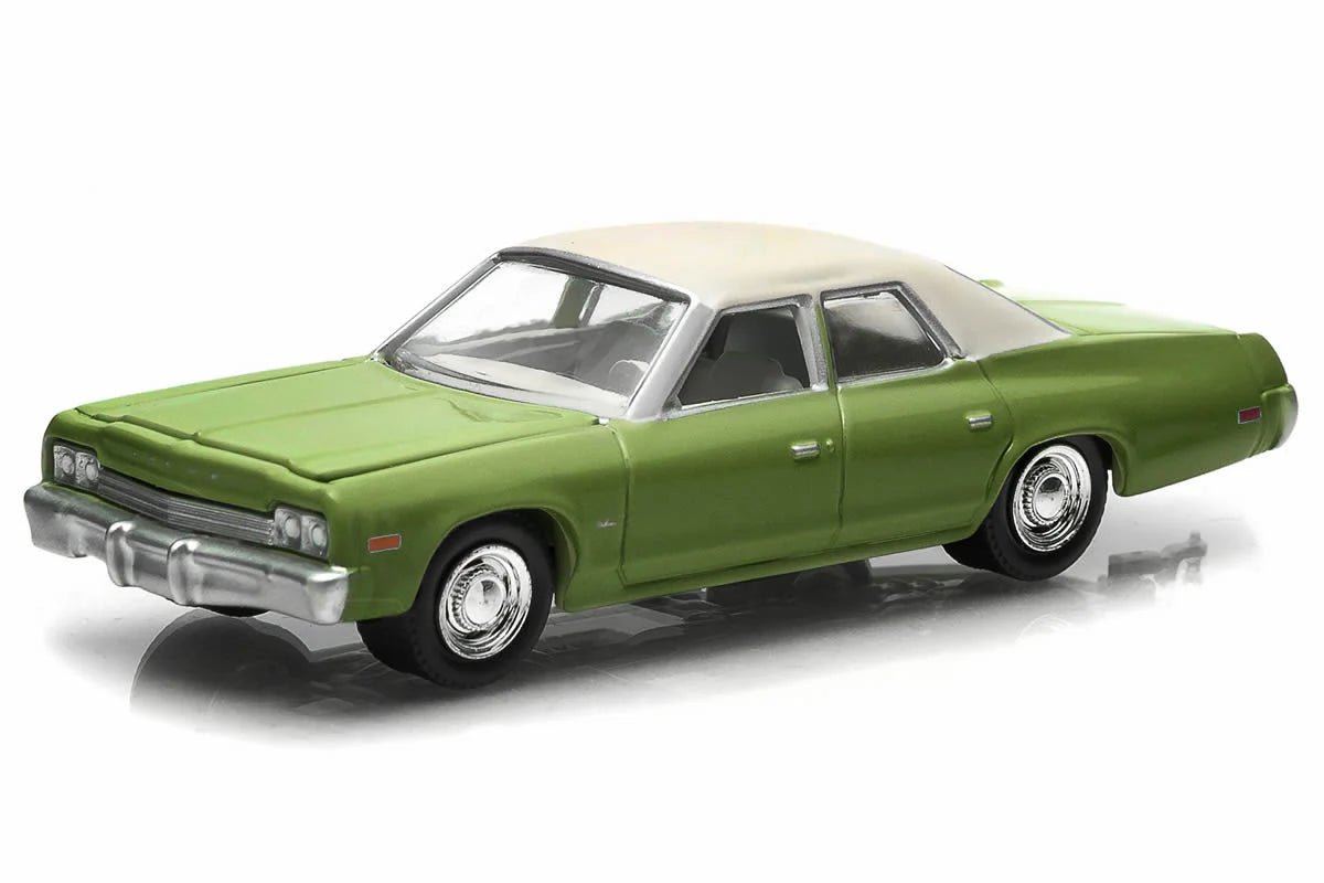 GreenLight Dodge Monaco 1974 con Airstream Bambi 16' Hitch & Tow 1:64 metal - Chido Toys
