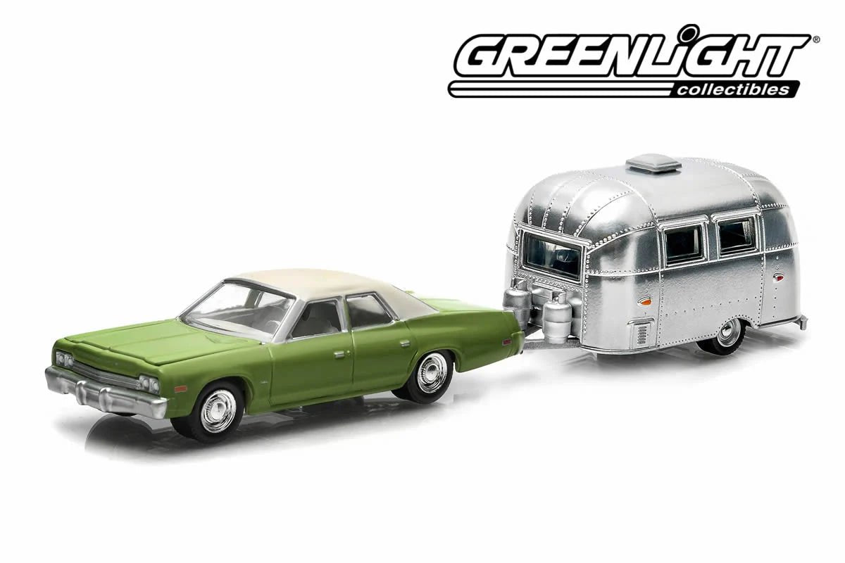 GreenLight Dodge Monaco 1974 con Airstream Bambi 16' Hitch & Tow 1:64 metal - Chido Toys
