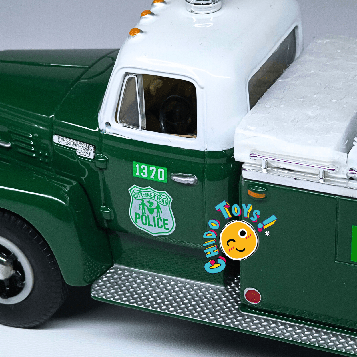 Grúa de Policía 1957 International R - 200 First Gear 1:34 – Modelo Diecast Metálico - Chido Toys