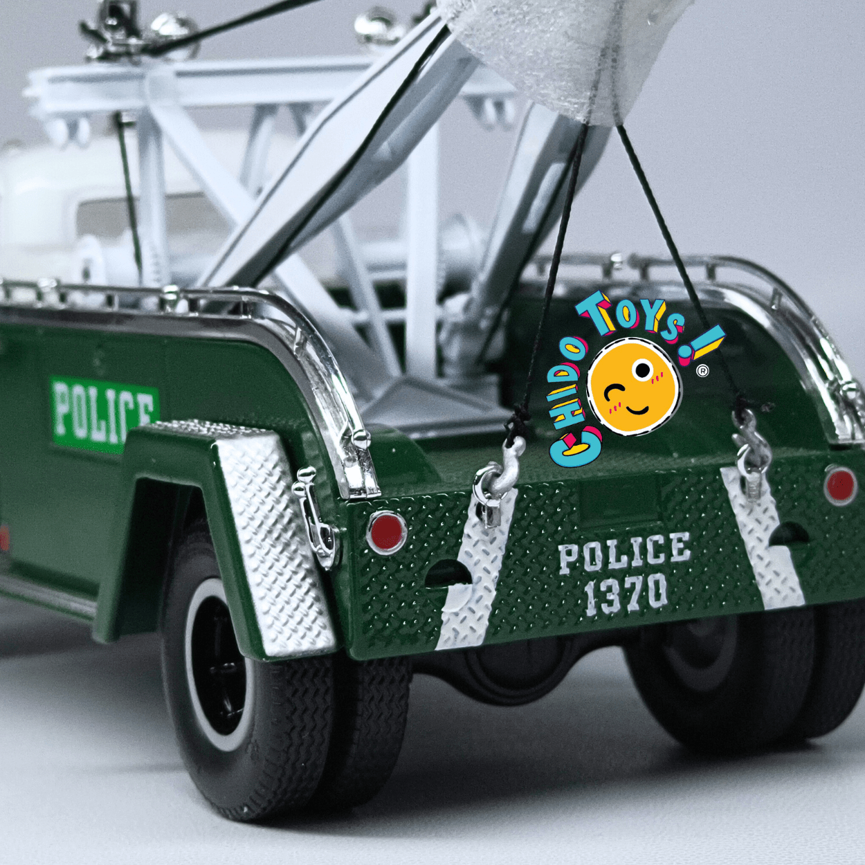 Grúa de Policía 1957 International R - 200 First Gear 1:34 – Modelo Diecast Metálico - Chido Toys