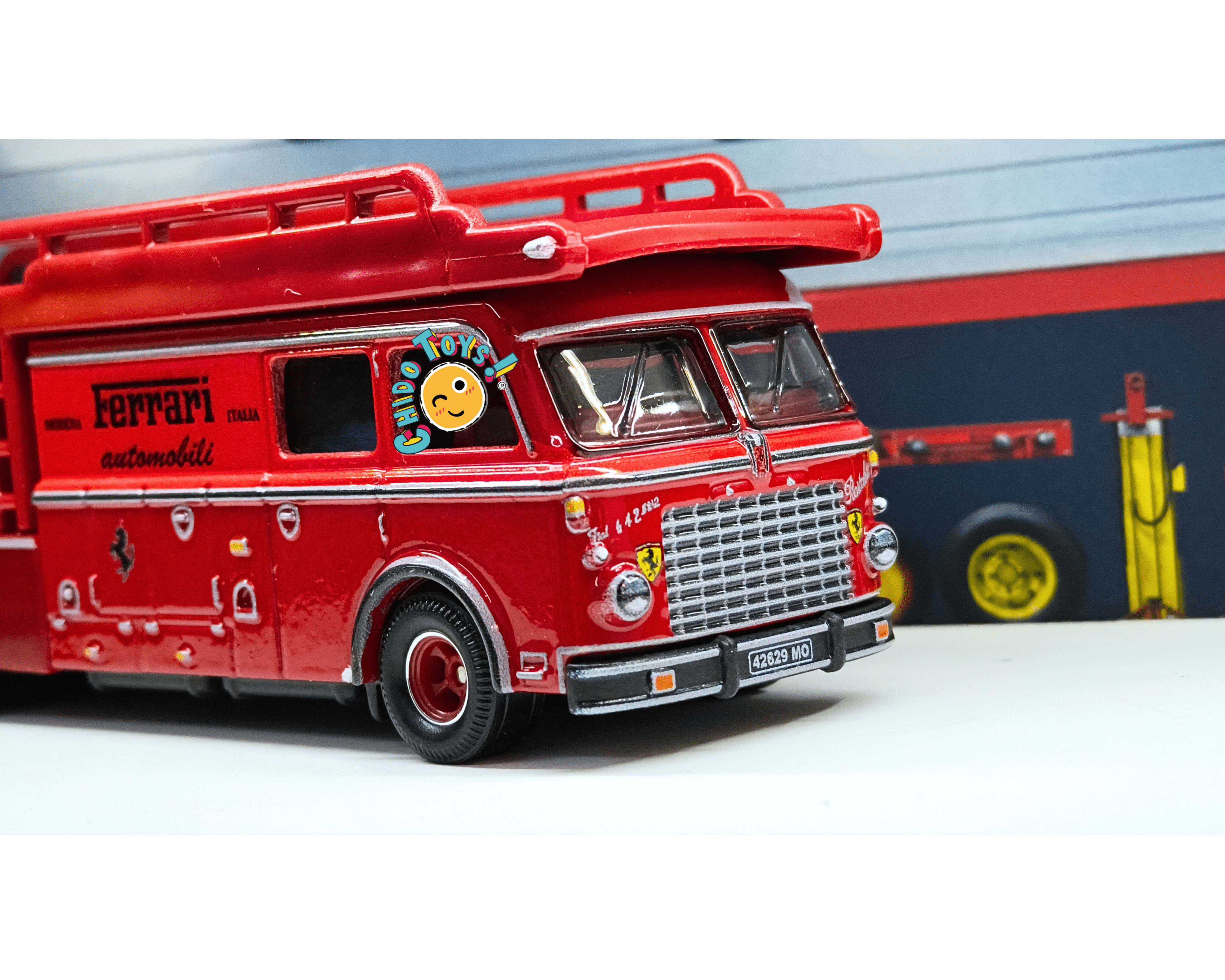 Hot Wheels Ferrari 250 GTO Team Transport 1:64 - Chido Toys