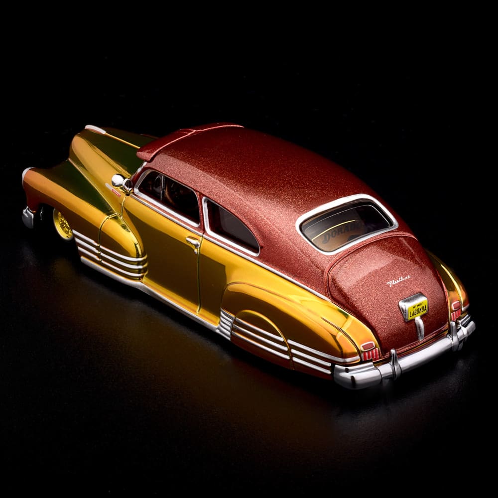 Hot Wheels RLC 1948 Chevrolet Fleetline 1:64 Spectraflame Gold con suspensión ajustable - Chido Toys