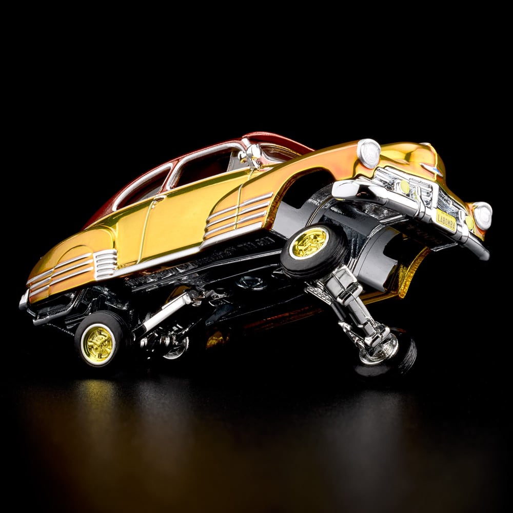 Hot Wheels RLC 1948 Chevrolet Fleetline 1:64 Spectraflame Gold con suspensión ajustable - Chido Toys