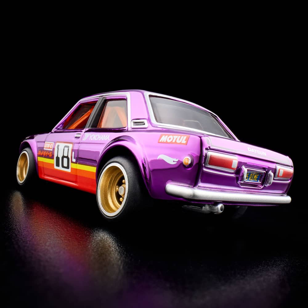 Hot Wheels RLC ’71 Datsun 510 1:64 Spectraflame Purple con cofre abatible - Chido Toys