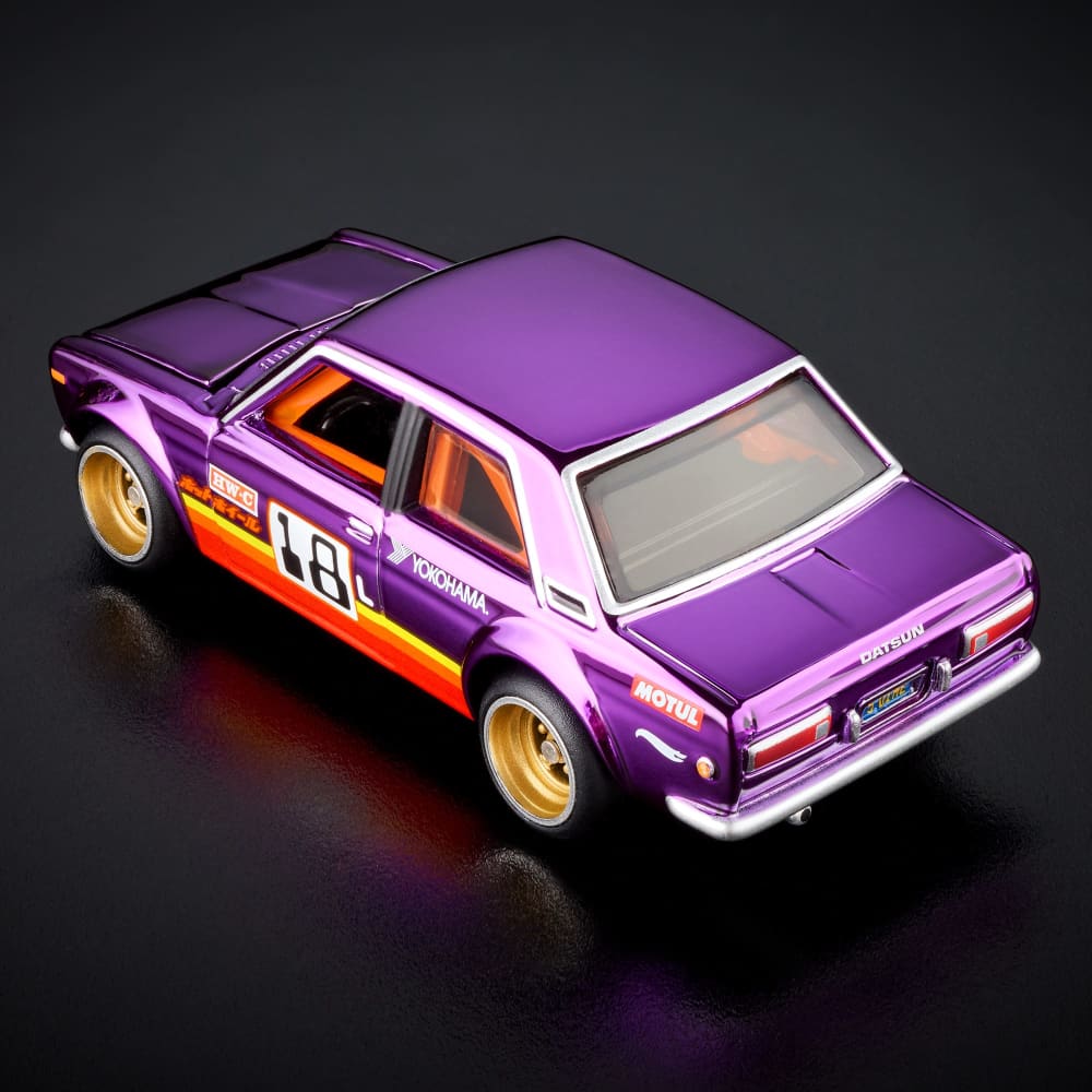 Hot Wheels RLC ’71 Datsun 510 1:64 Spectraflame Purple con cofre abatible - Chido Toys
