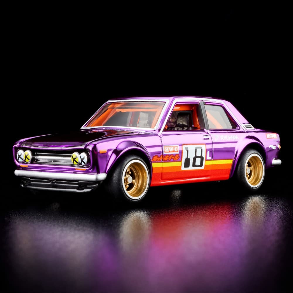 Hot Wheels RLC ’71 Datsun 510 1:64 Spectraflame Purple con cofre abatible - Chido Toys