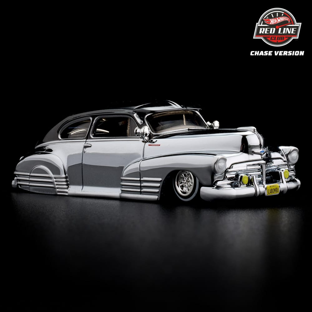 Hot Wheels RLC Chevrolet Fleetline CHASE 1:64 cromado con techo negro, Real Riders y suspensión ajustable estilo lowrider.