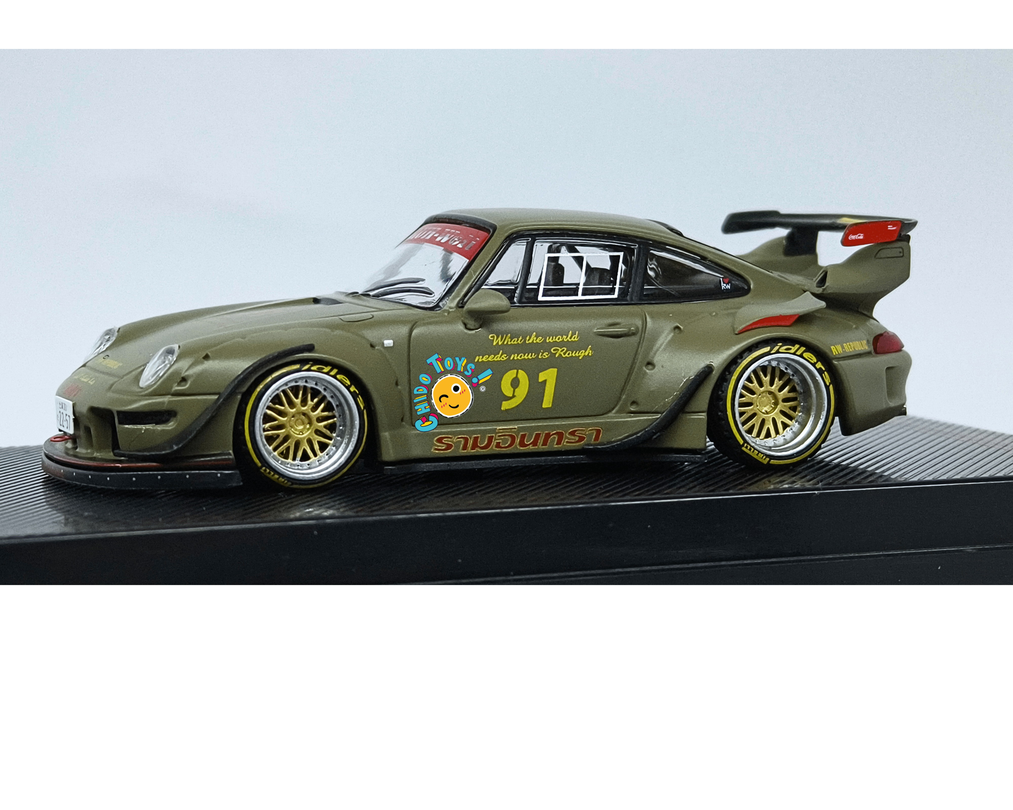 Ignition Model RWB 993 1:64 verde militar con capelo - Chido Toys