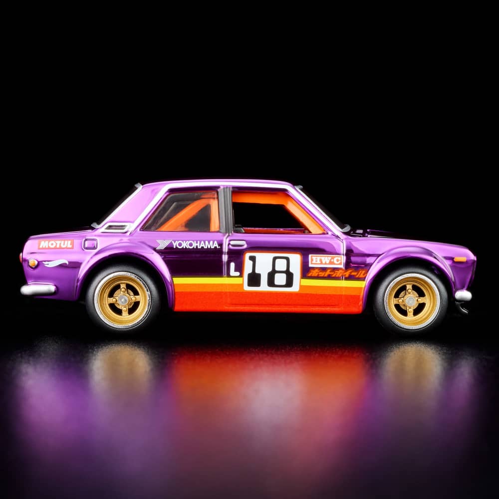 Hot Wheels RLC ’71 Datsun 510 1:64 Spectraflame Purple con cofre abatible