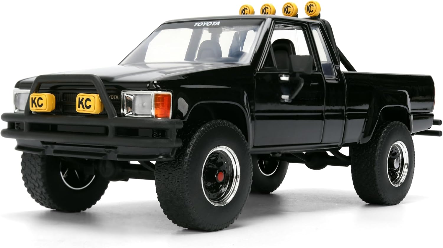 Jada Hollywood Rides Toyota SR5 Pickup 1985 1:24 negra con skateboard - Chido Toys