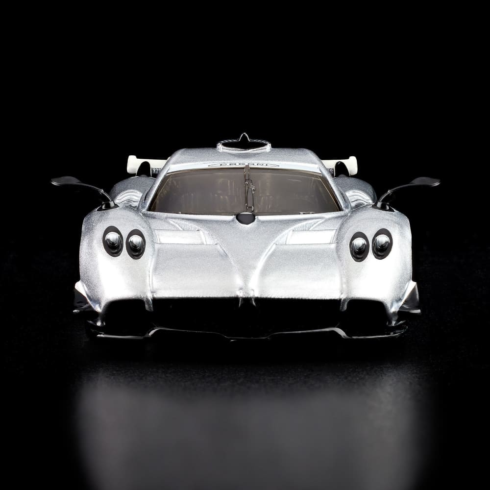 Hot Wheels RLC ’21 Pagani Huayra R 1:64 Pearl Silver con motor V12-R