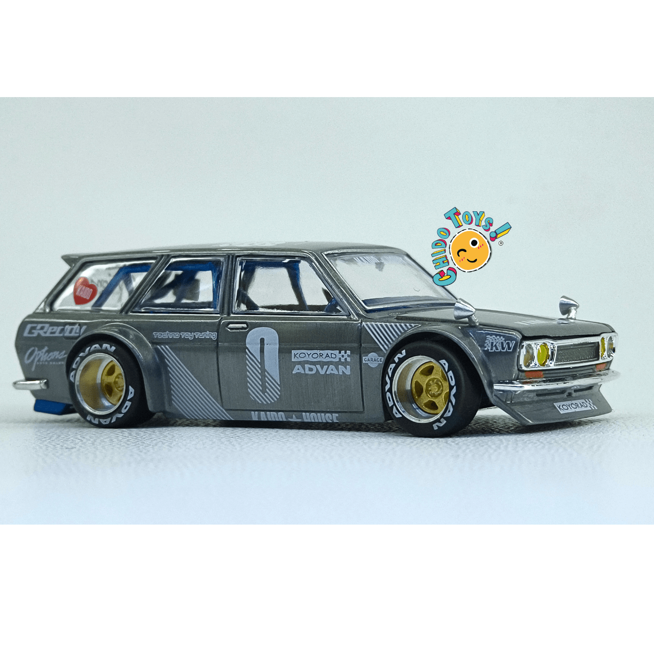 Kaido House Datsun 510 Wagon CHASE 1:64 gris metálico - Chido Toys