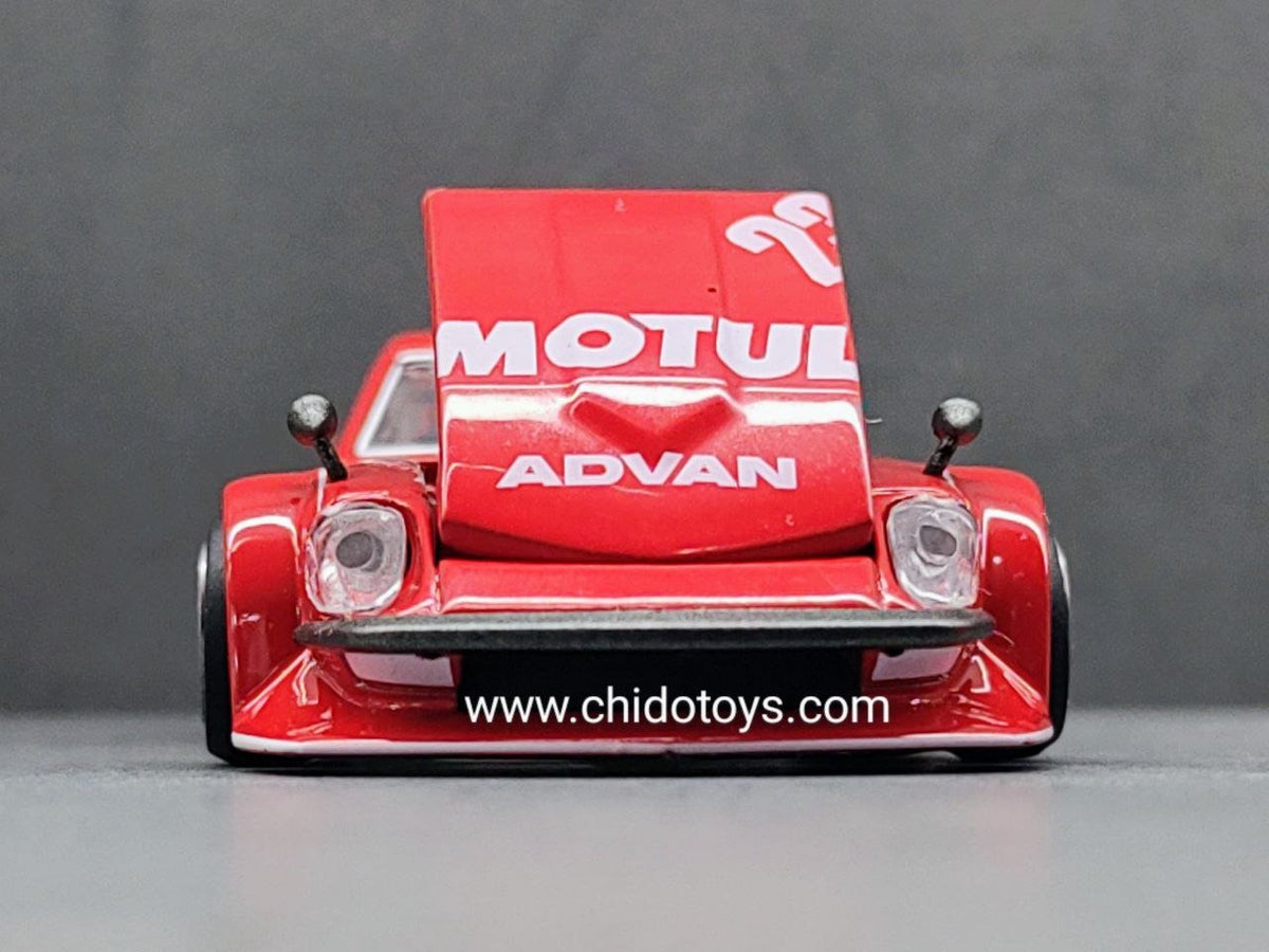 Kaido House x Mini GT Datsun 240Z Kaido GT Motul #23 1:64 rojo con apertura de cofre - Chido Toys