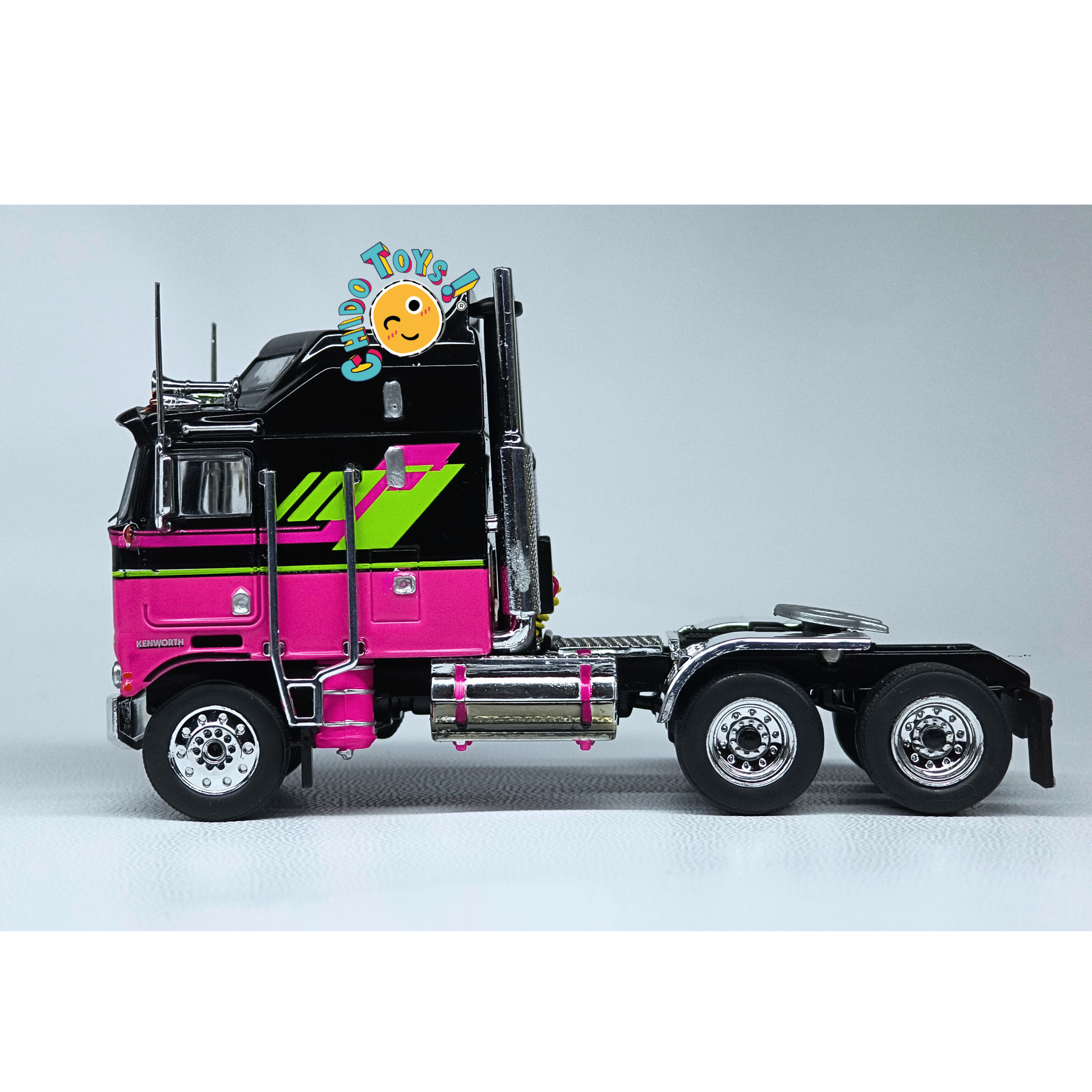 Kenworth K100 Aerodyne 1976 iXO Models 1:64 quinta móvil - Chido Toys