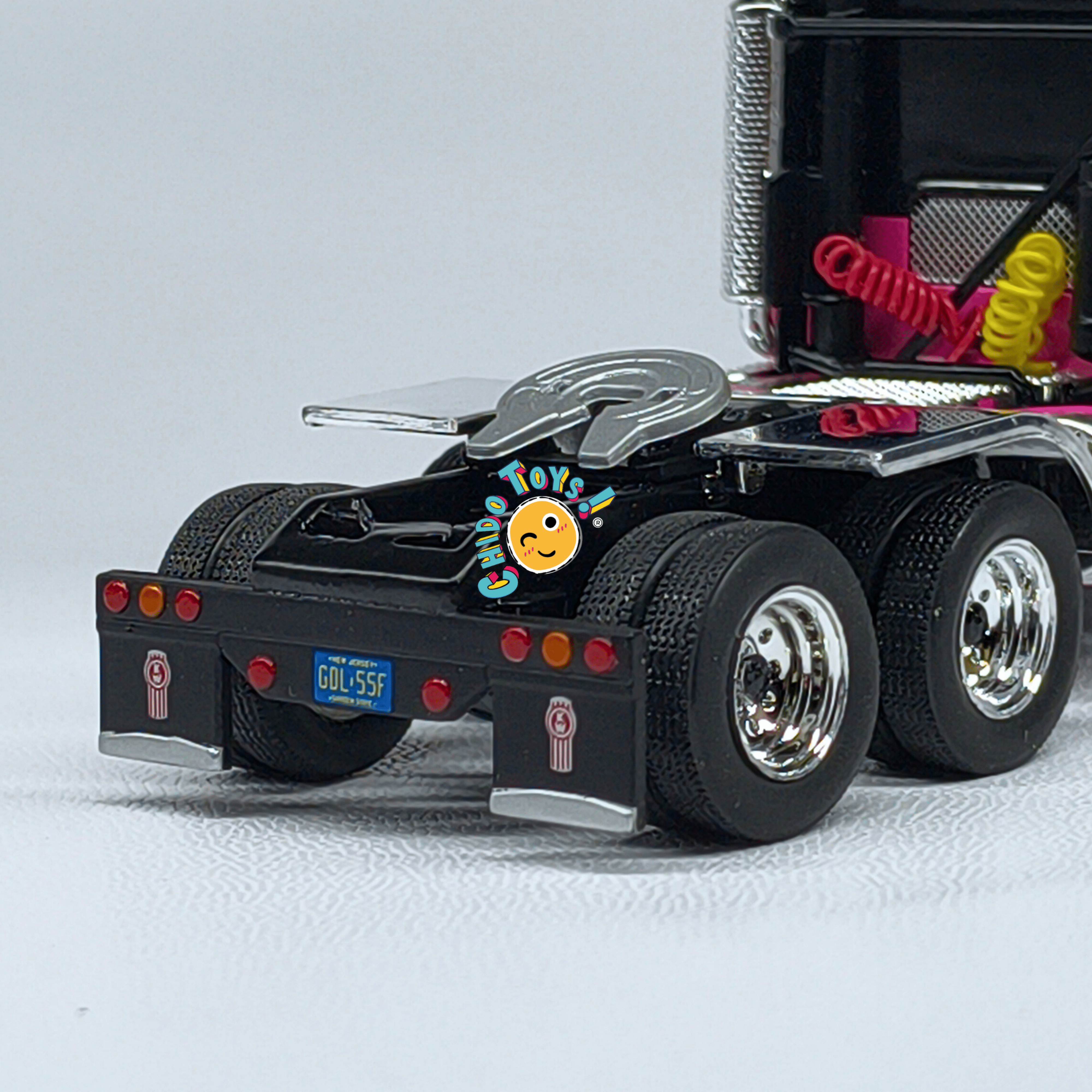 Kenworth K100 Aerodyne 1976 iXO Models 1:64 quinta móvil - Chido Toys